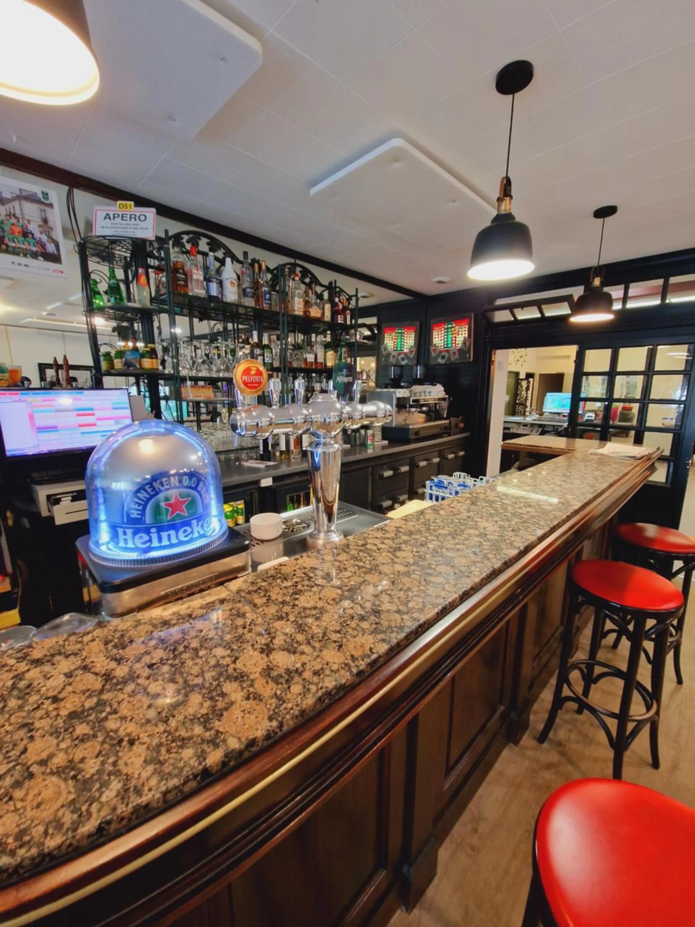 Lounge or bar in Brit Hotel Essentiel Pontivy Robic