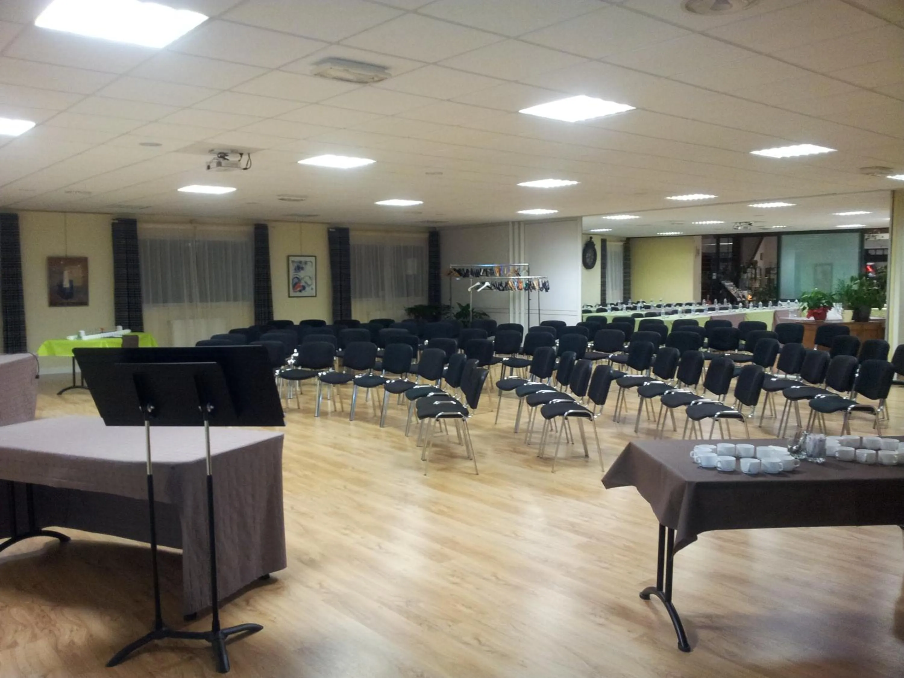 Meeting/conference room in Brit Hotel Essentiel Pontivy Robic