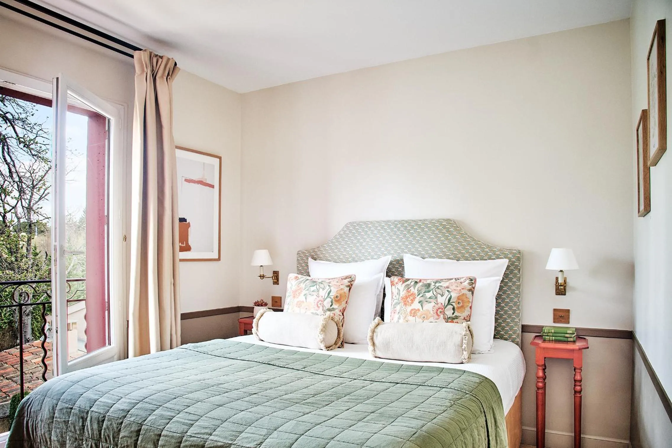 Bedroom, Bed in Le Pigonnet - Esprit de France