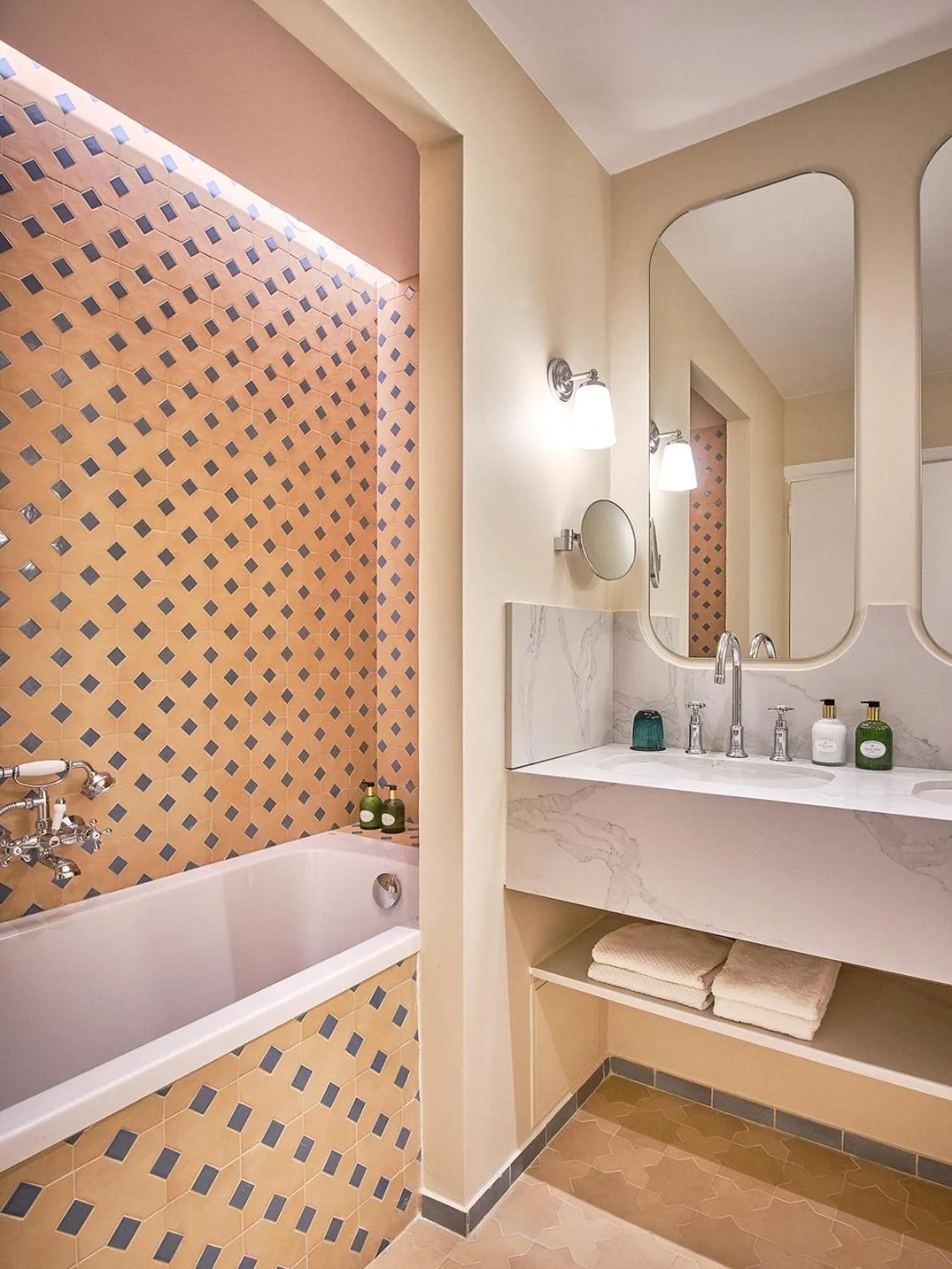 Bathroom in Le Pigonnet - Esprit de France