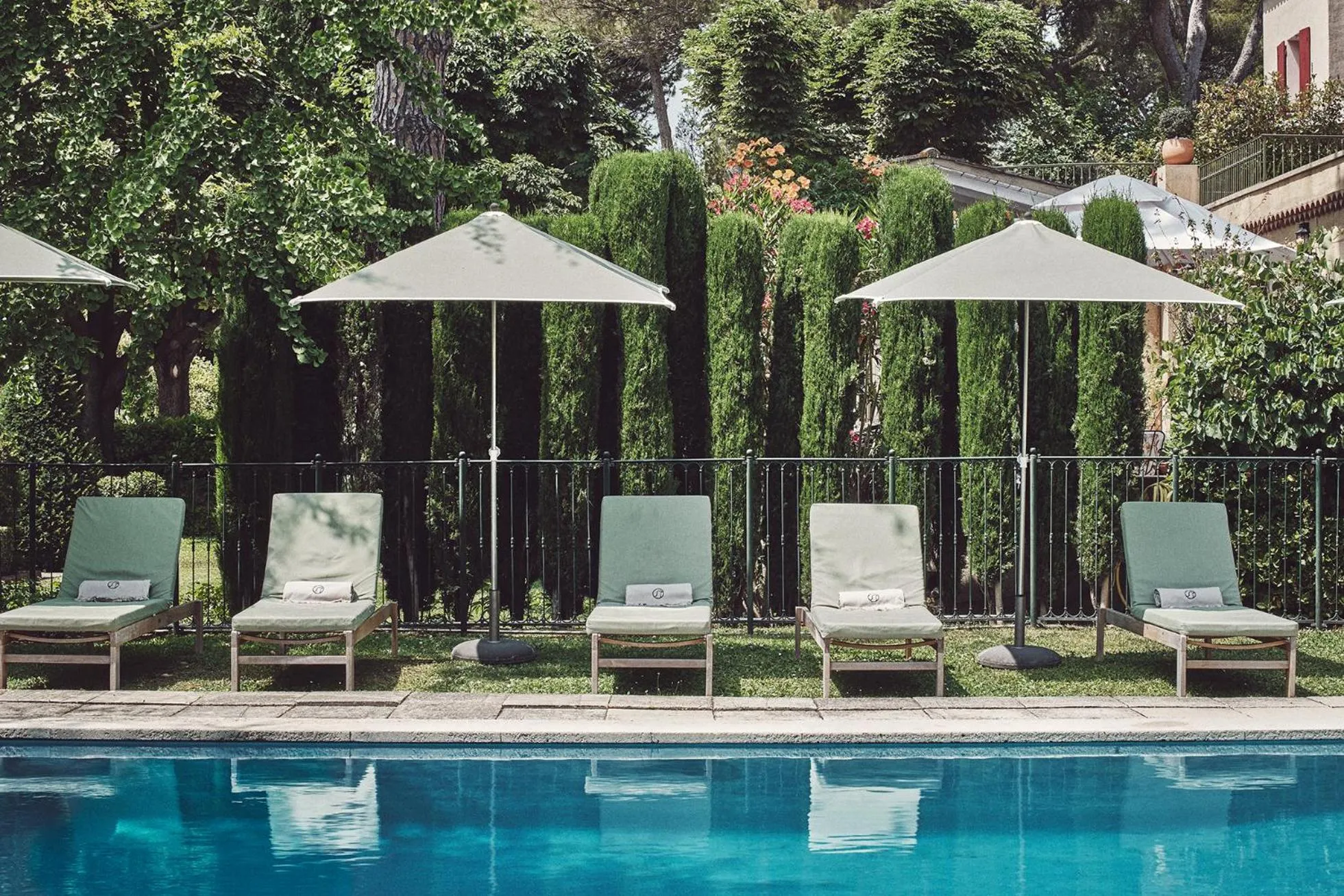 Swimming pool in Le Pigonnet - Esprit de France