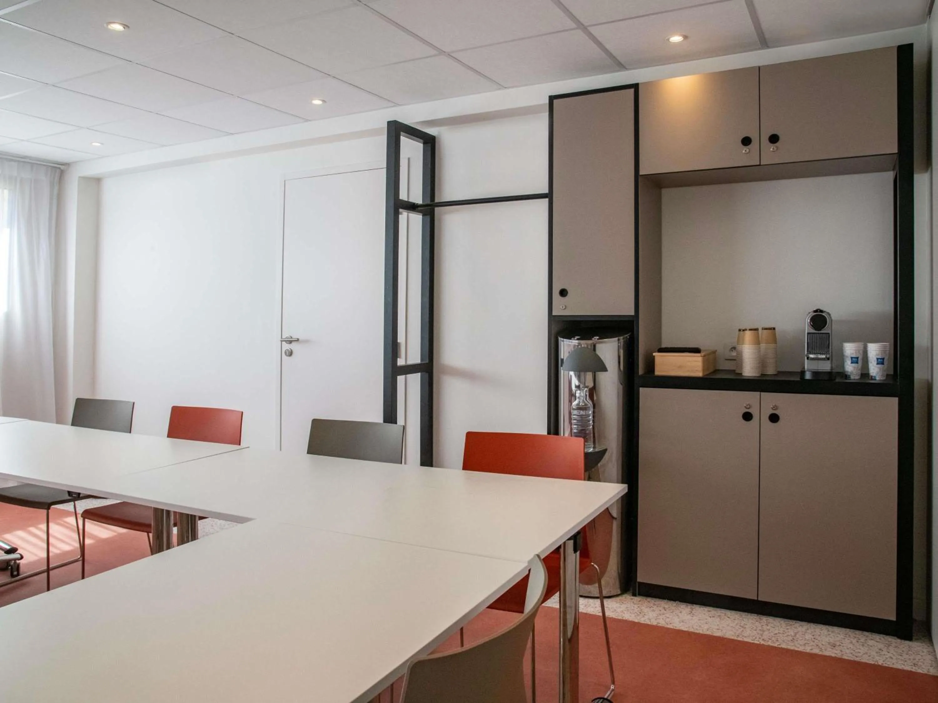 Meeting/conference room in ibis budget Nice Californie Lenval