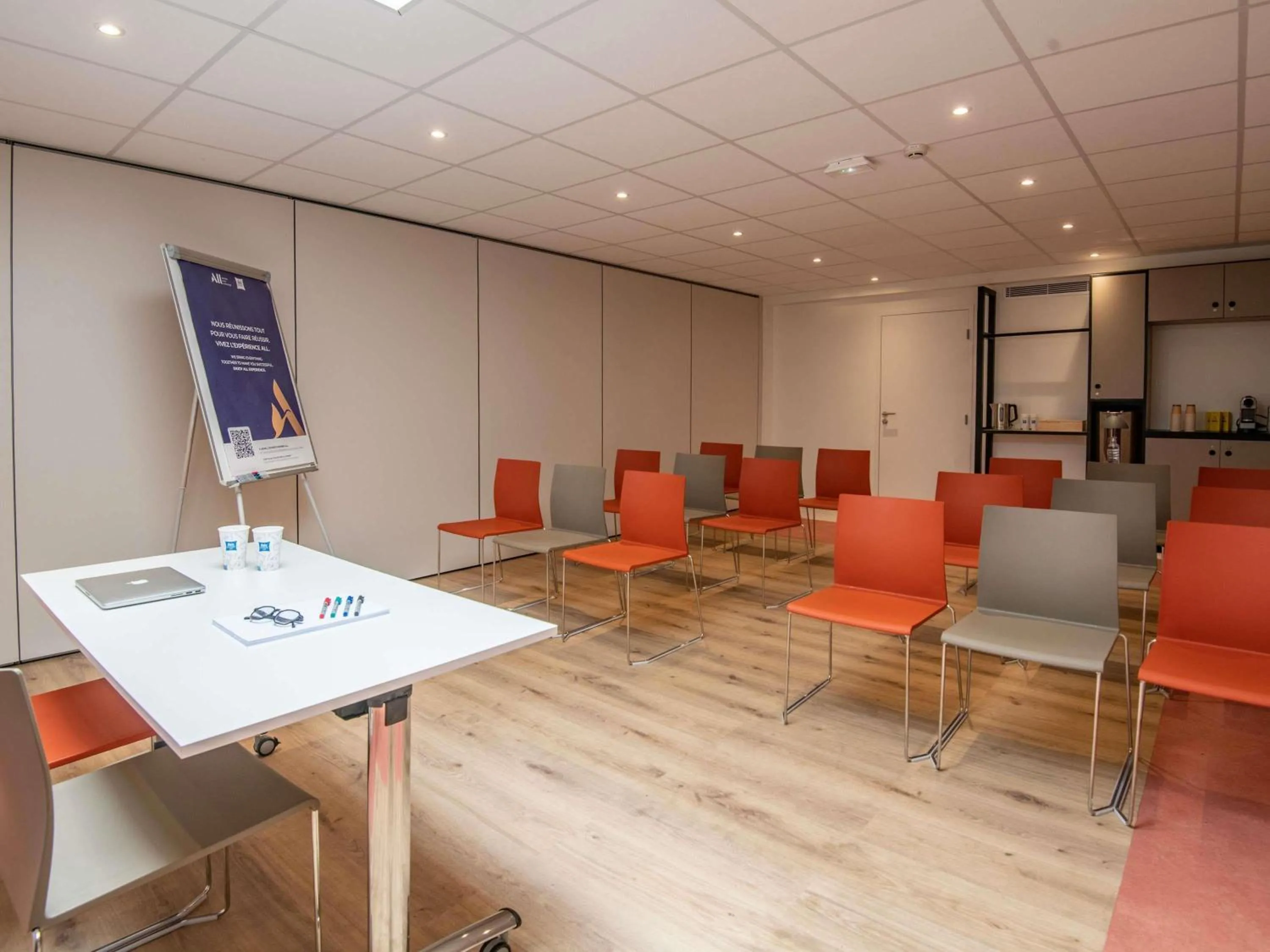 Meeting/conference room in ibis budget Nice Californie Lenval