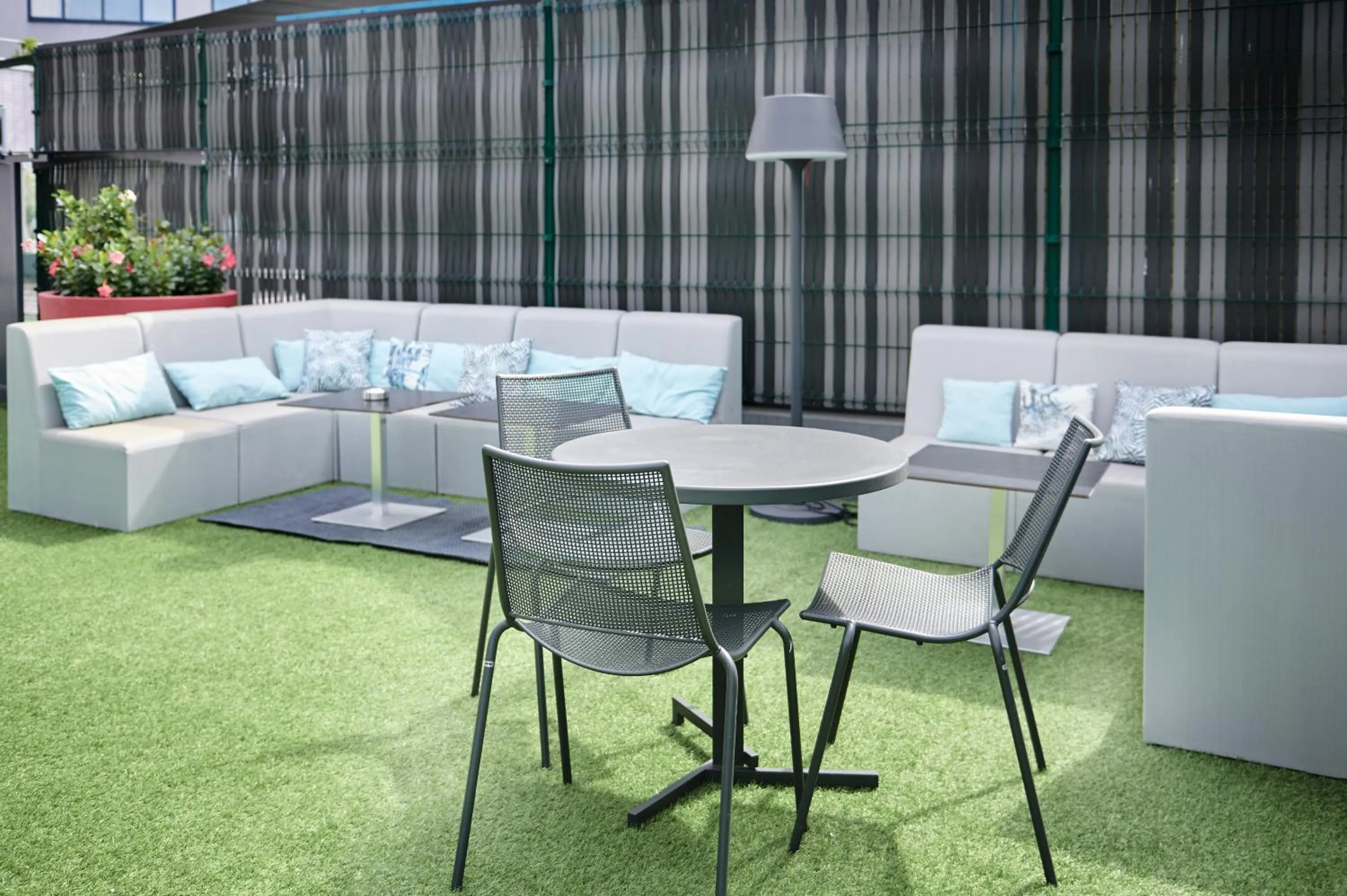 Patio in ibis Lyon Gerland Musée des Confluences