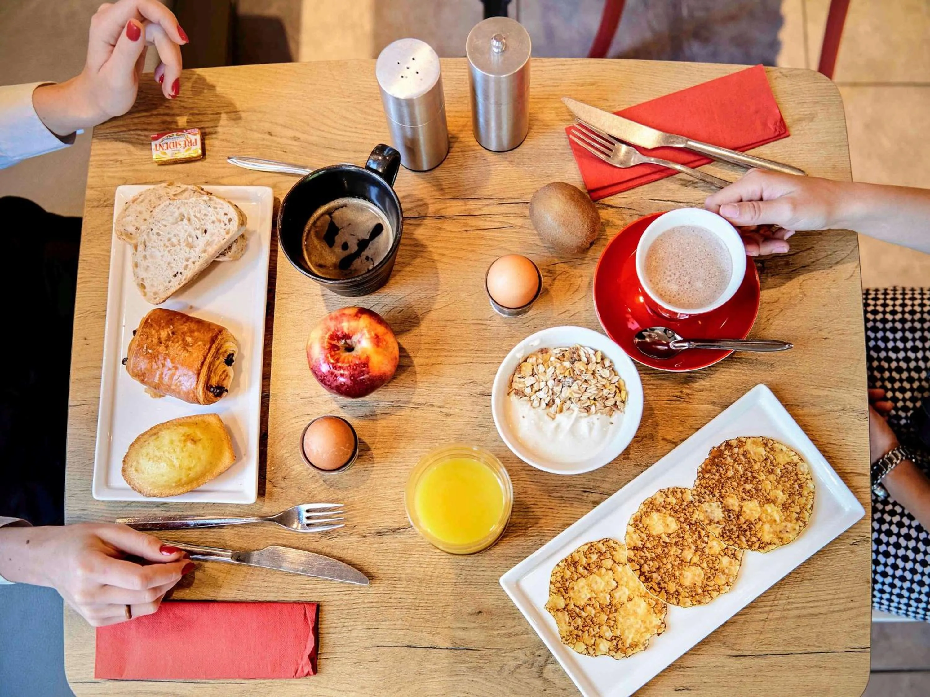 Restaurant/places to eat in ibis Lyon Gerland Musée des Confluences