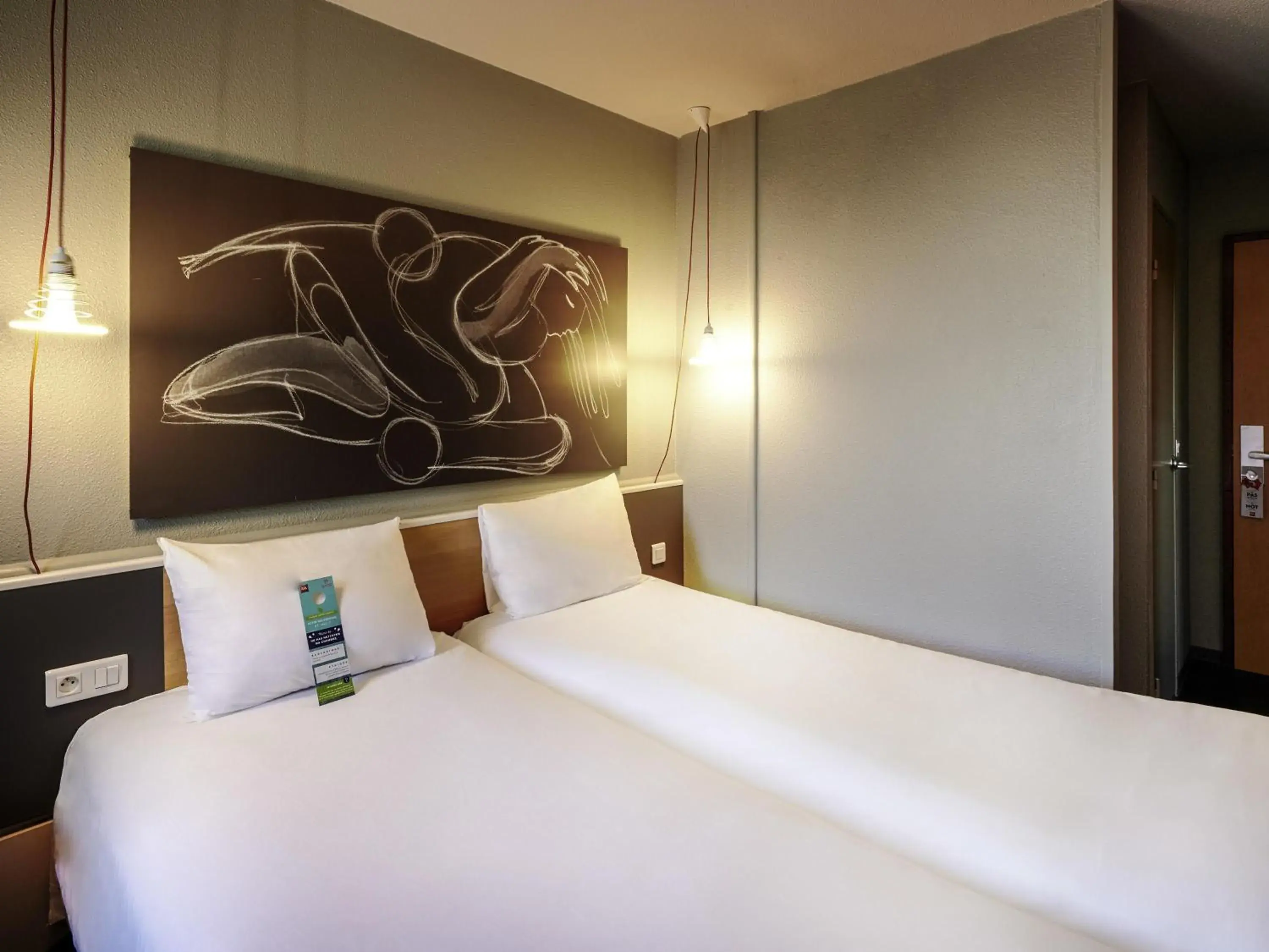 Standard Twin Room in ibis Lyon Gerland Musée des Confluences Standard Twin Room in ibis Lyon Gerland Musée des Confluences