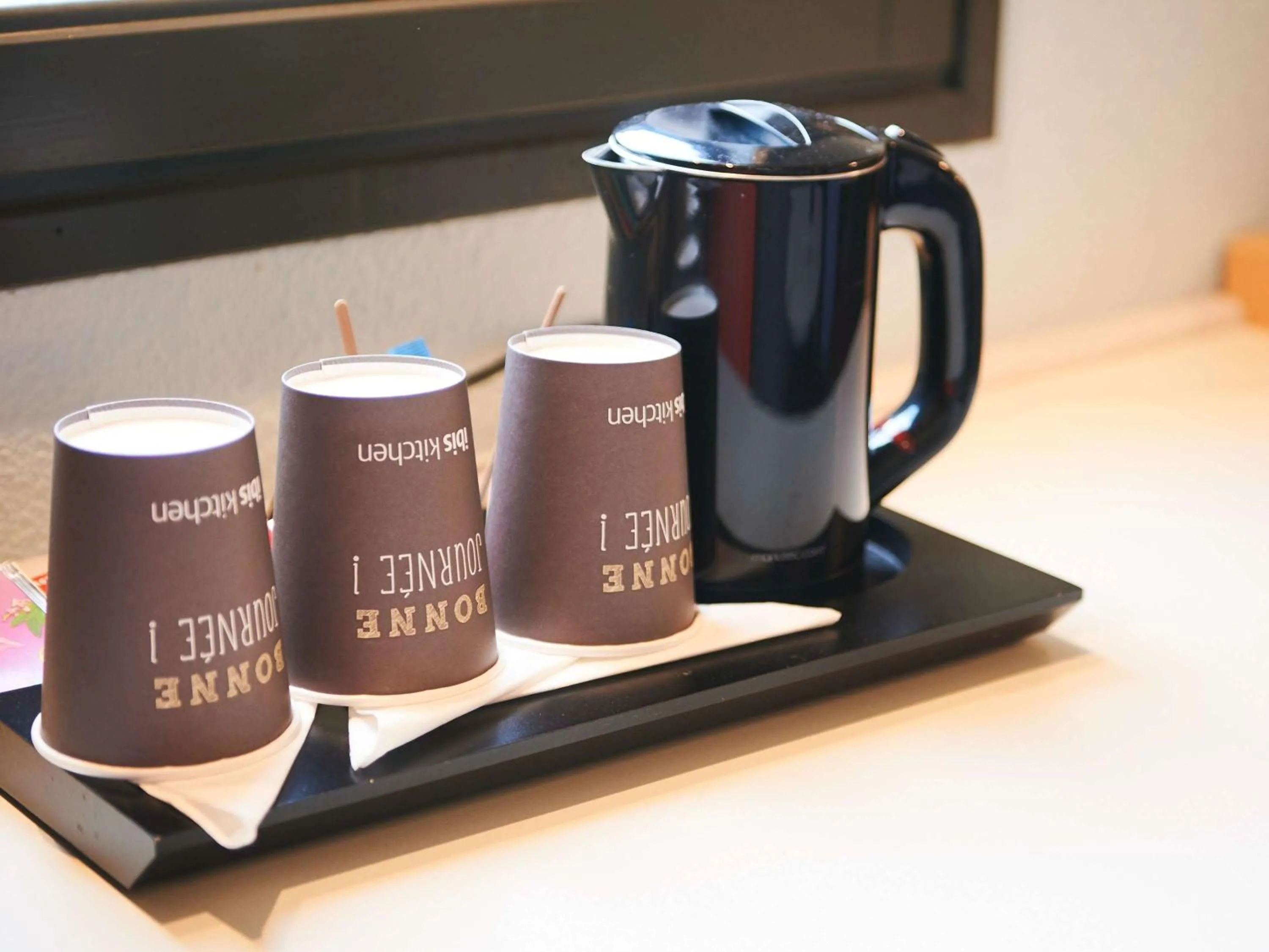 Photo of the whole room in ibis Lyon Gerland Musée des Confluences