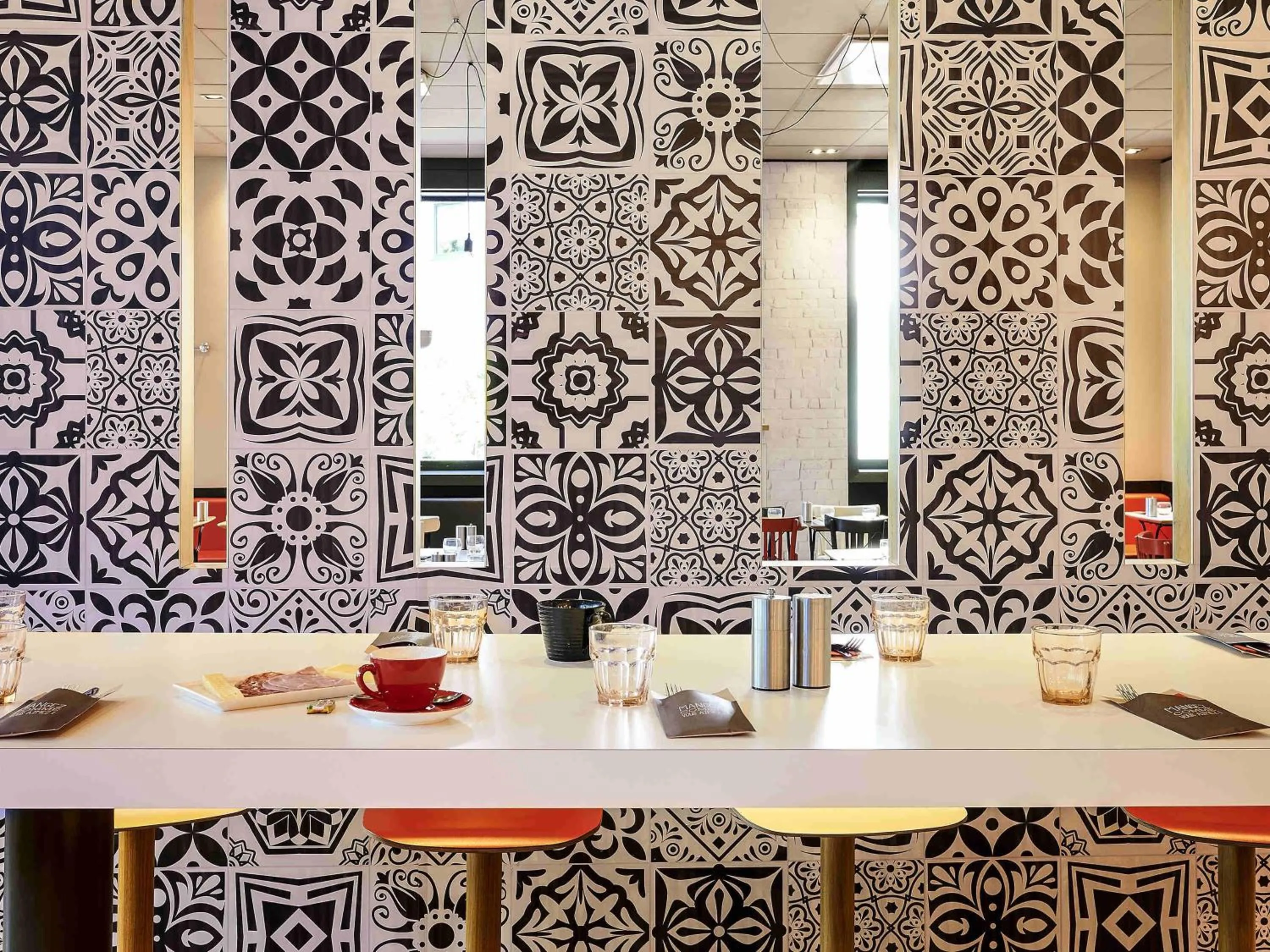 Restaurant/places to eat in ibis Lyon Gerland Musée des Confluences