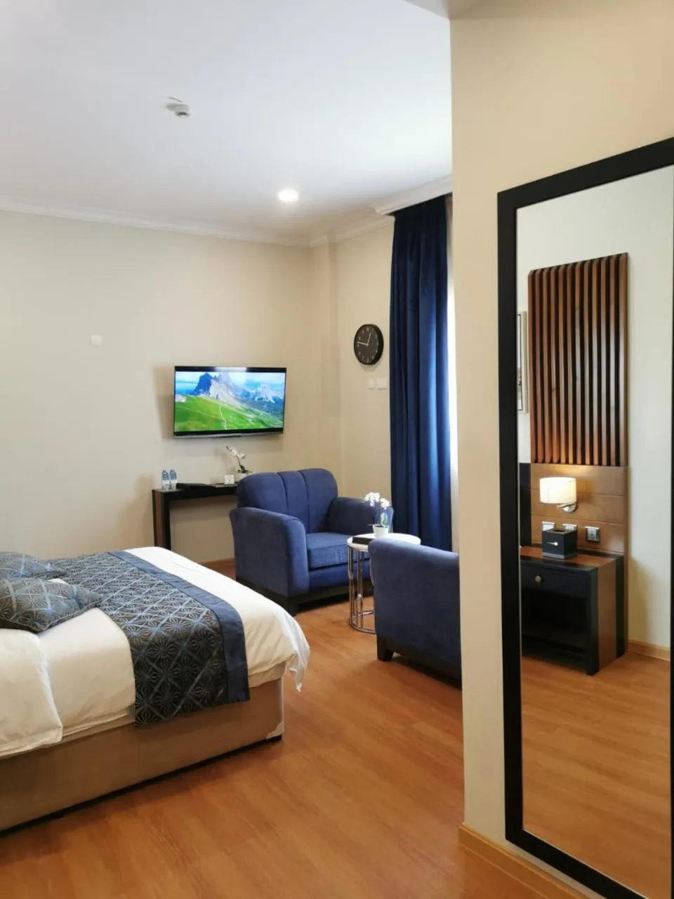 Seating area, Bed in Tripper Inn Dammam