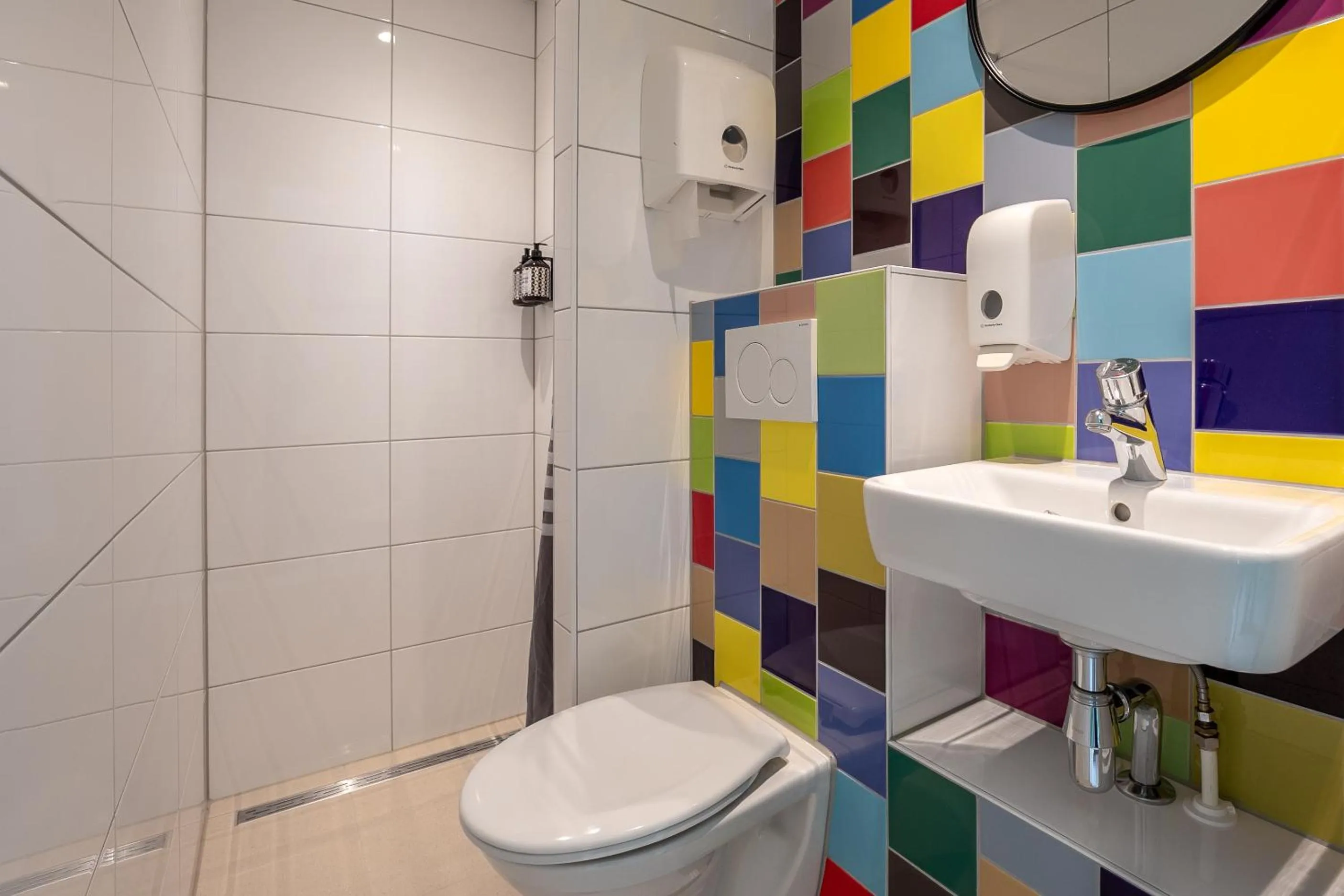 Bathroom in Hans Brinker Hostel Amsterdam