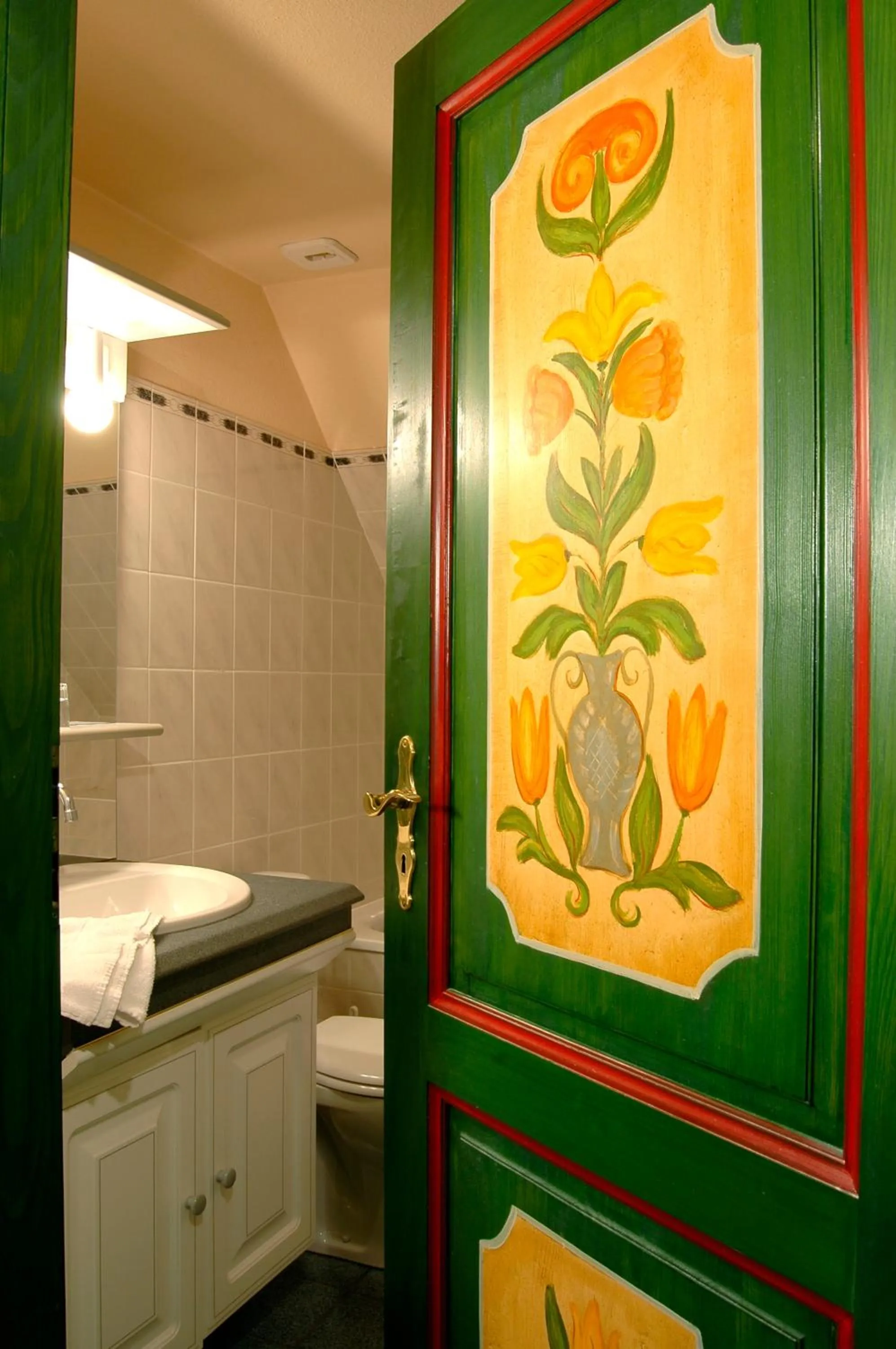 Bathroom in La Cour du Bailli Suites & Spa