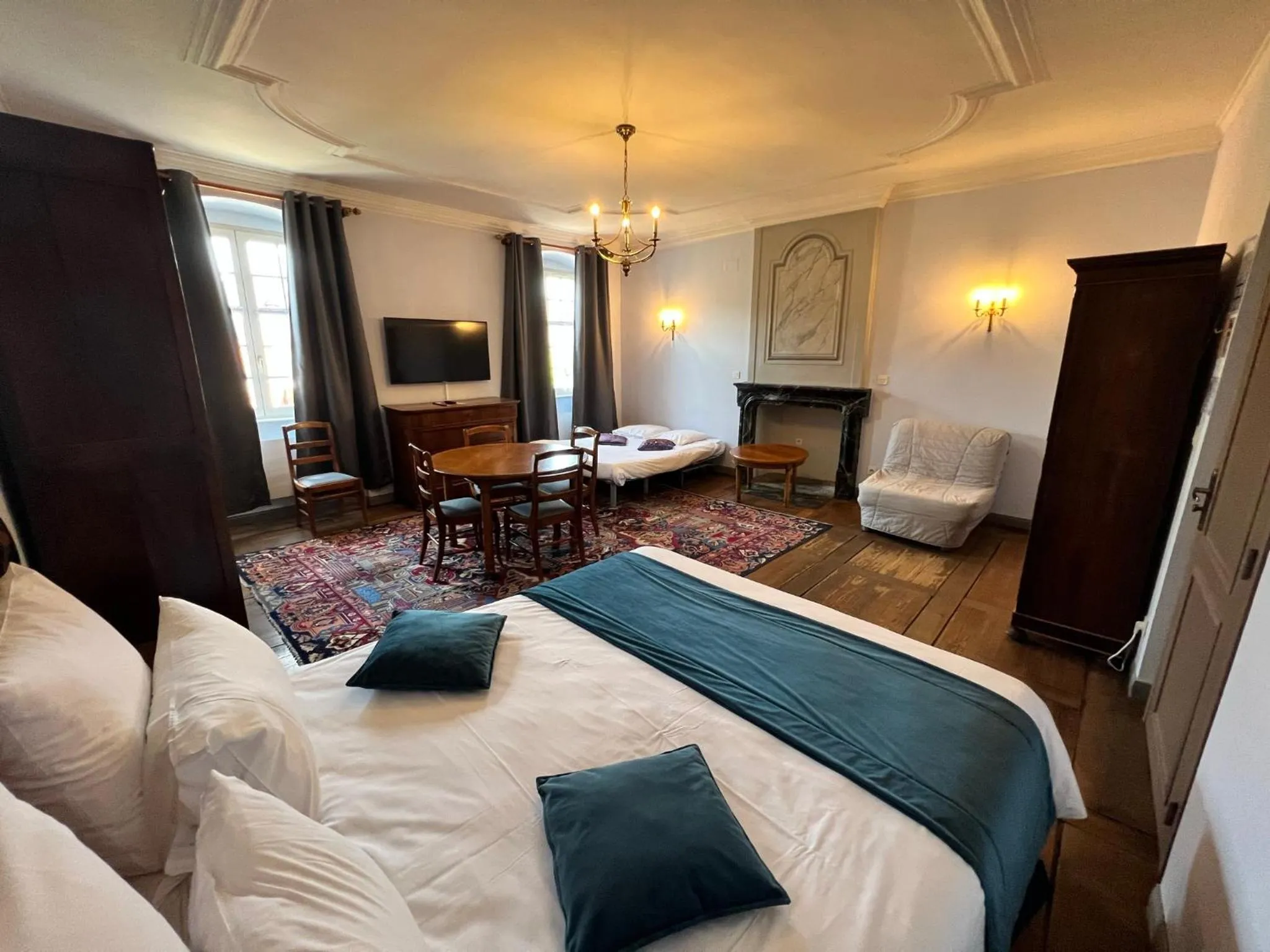 Photo of the whole room, Bed in La Cour du Bailli Suites & Spa