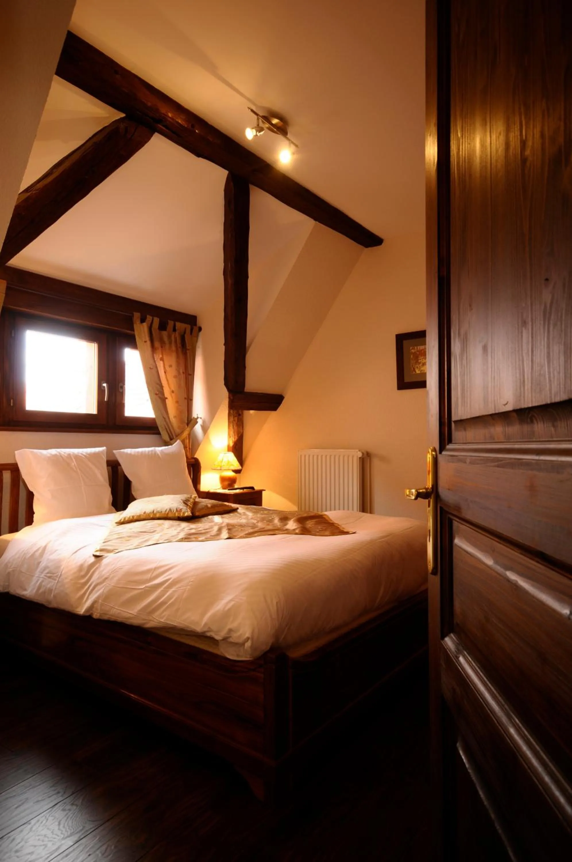 Bed in La Cour du Bailli Suites & Spa