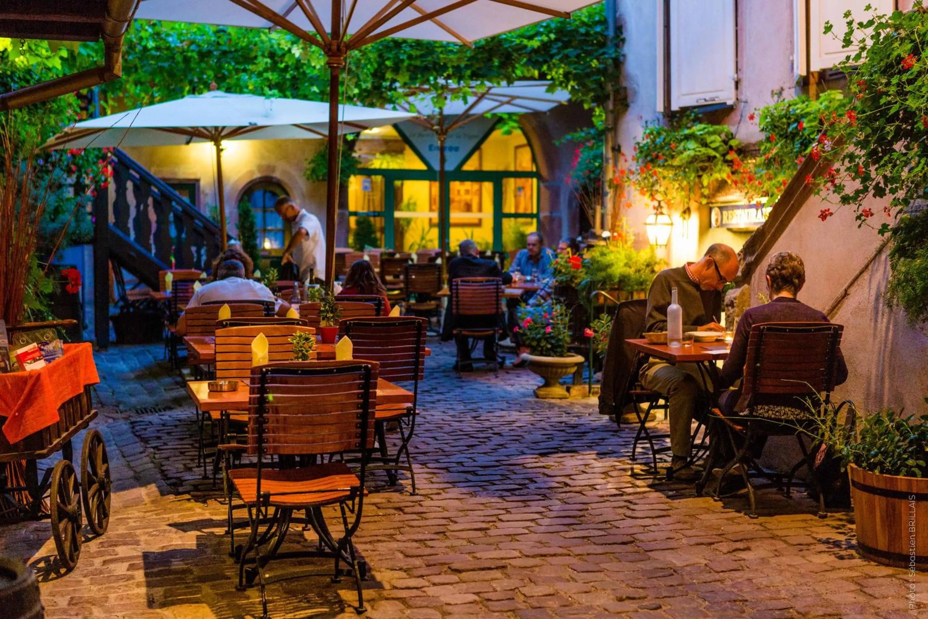 Patio in La Cour du Bailli Suites & Spa