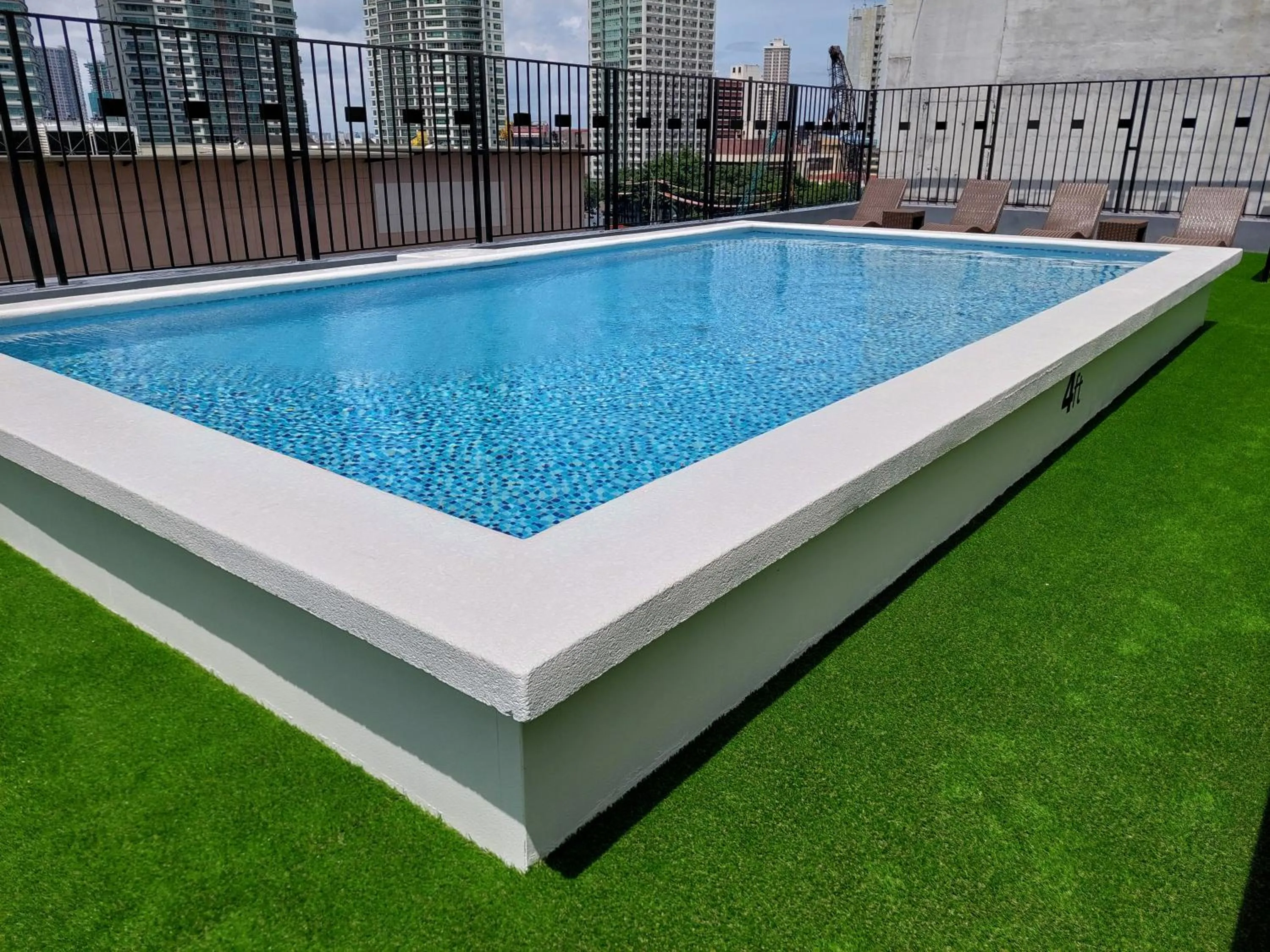 Swimming pool in The Charter House