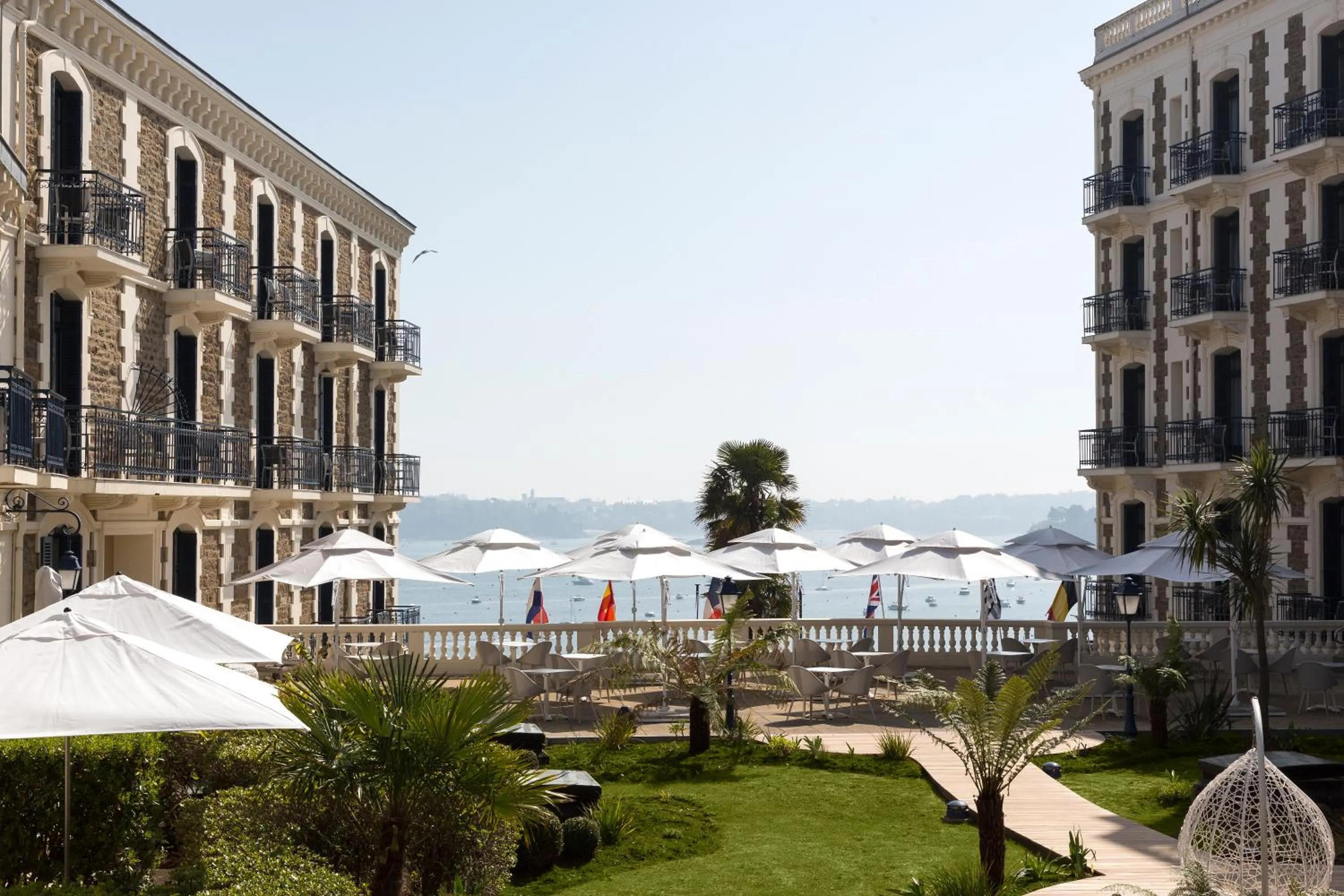 Patio in Hôtel Barrière Le Grand Hôtel Dinard