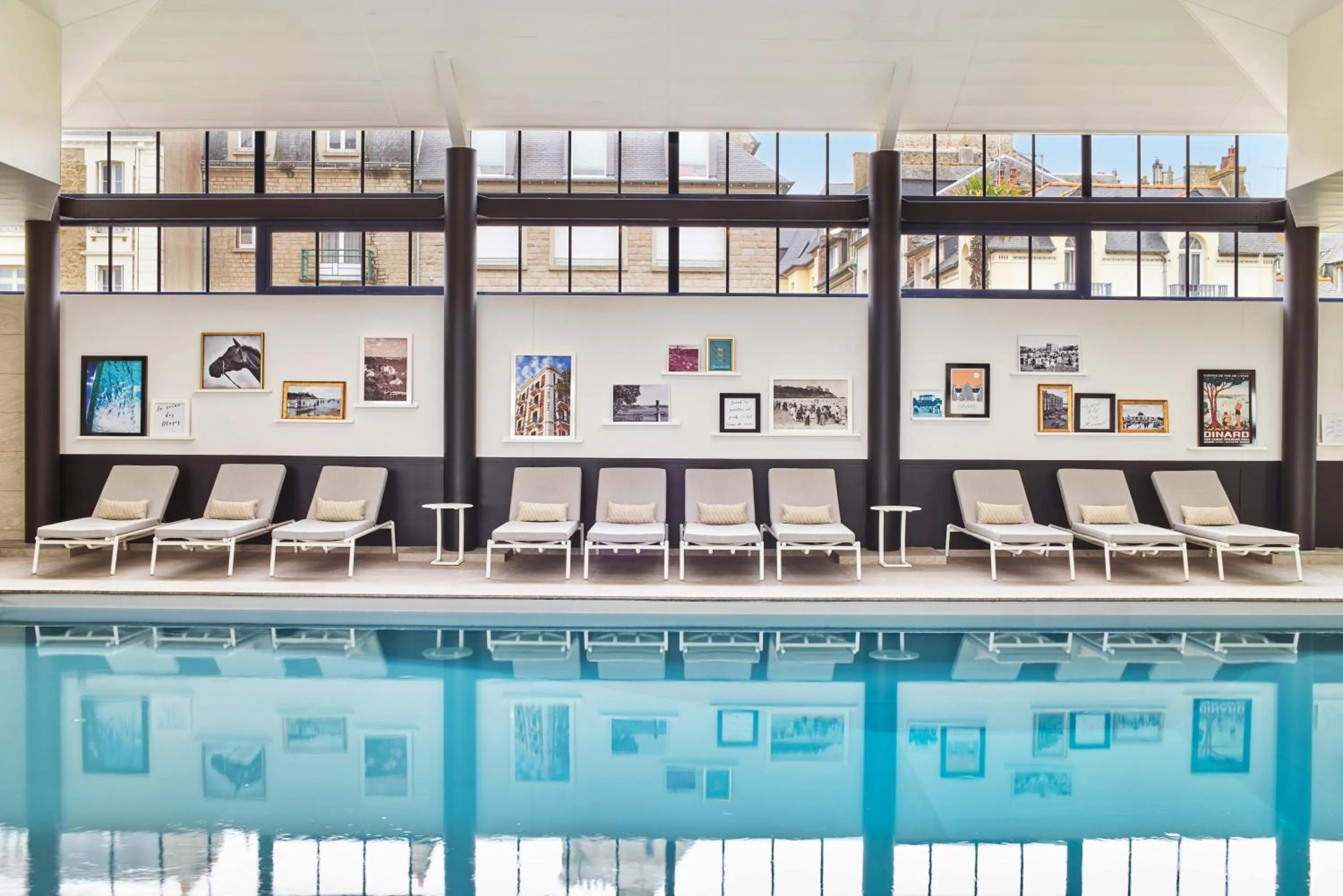 Swimming pool in Hôtel Barrière Le Grand Hôtel Dinard