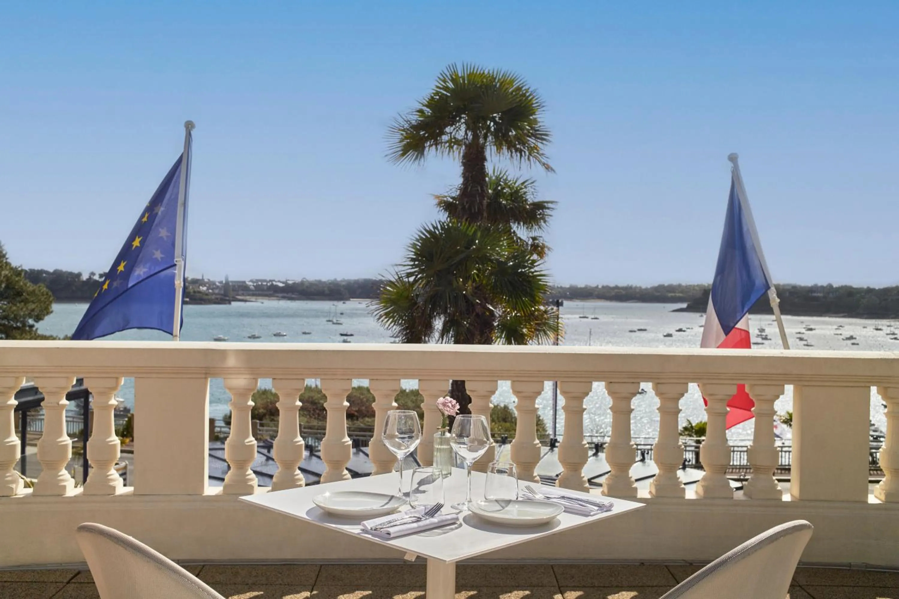 Patio in Hôtel Barrière Le Grand Hôtel Dinard