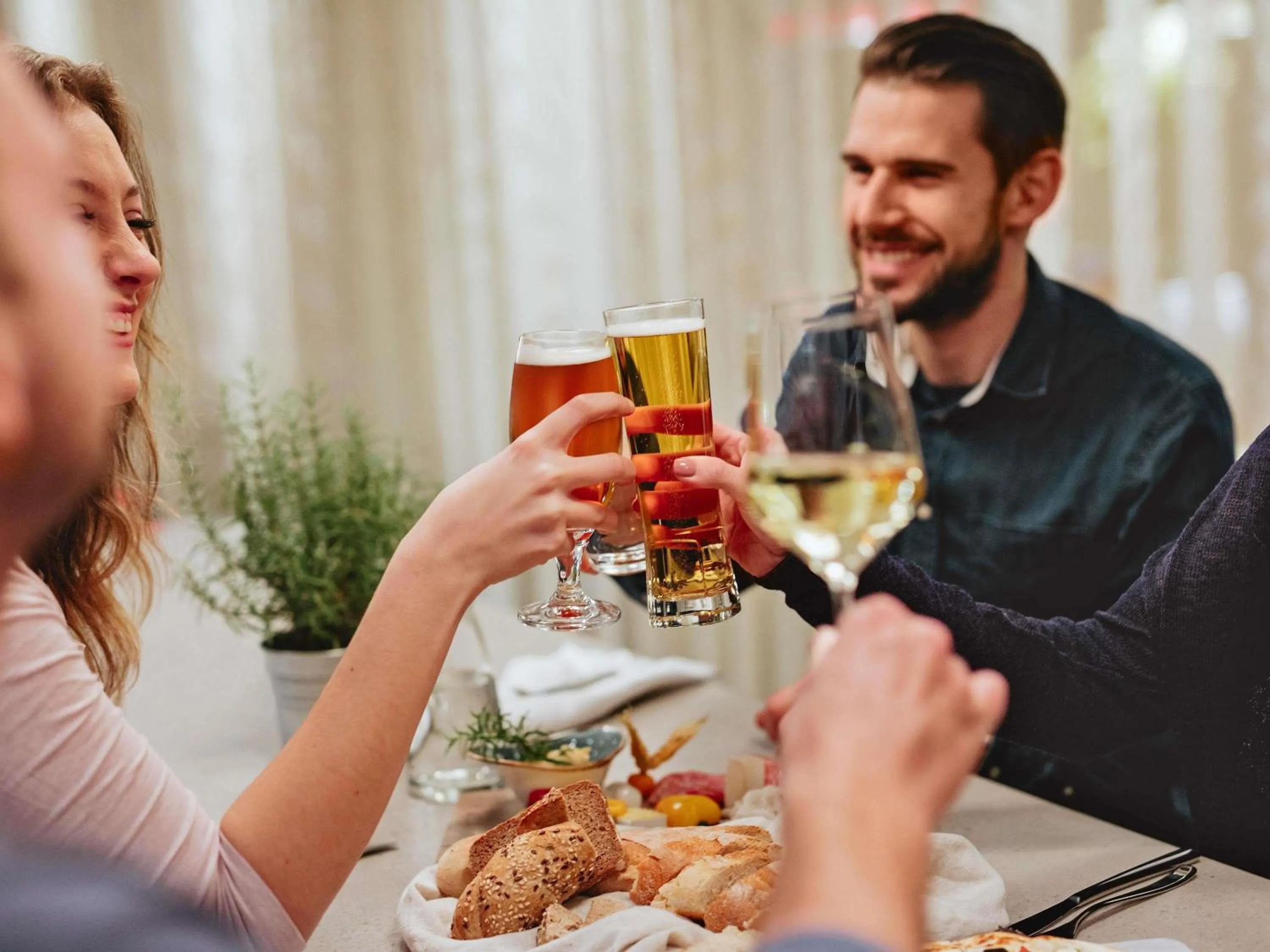 Lounge or bar in Ibis Lyon Villefranche Sur Saone