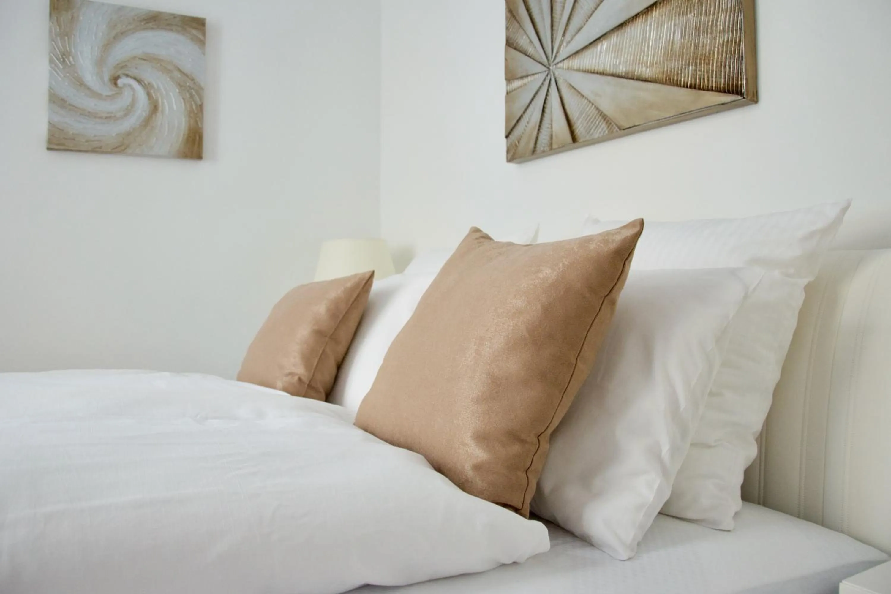 Bedroom, Bed in Luxury Apartment by Hi5 - Havas Street