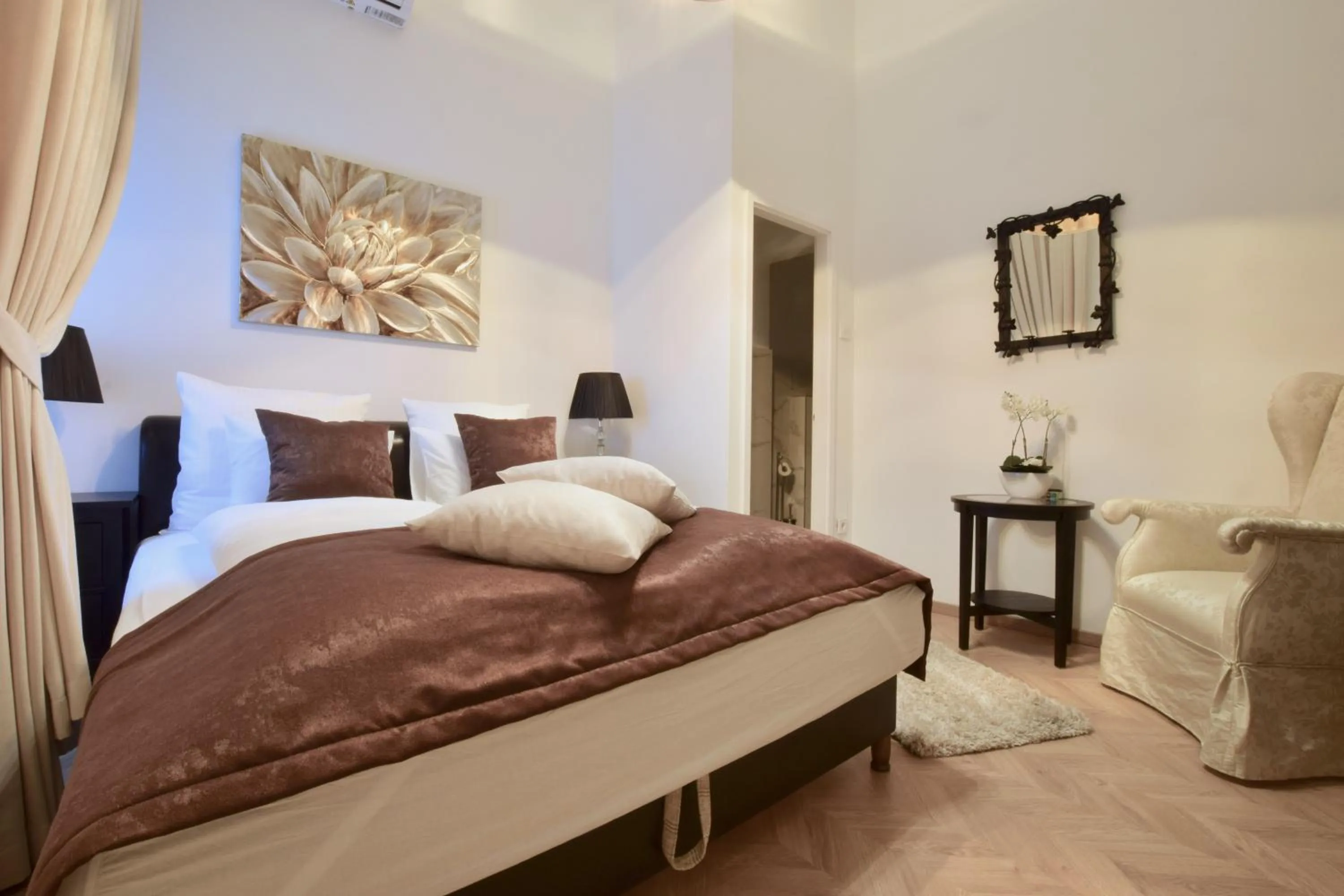 Bed in Luxury Apartment by Hi5 - Havas Street