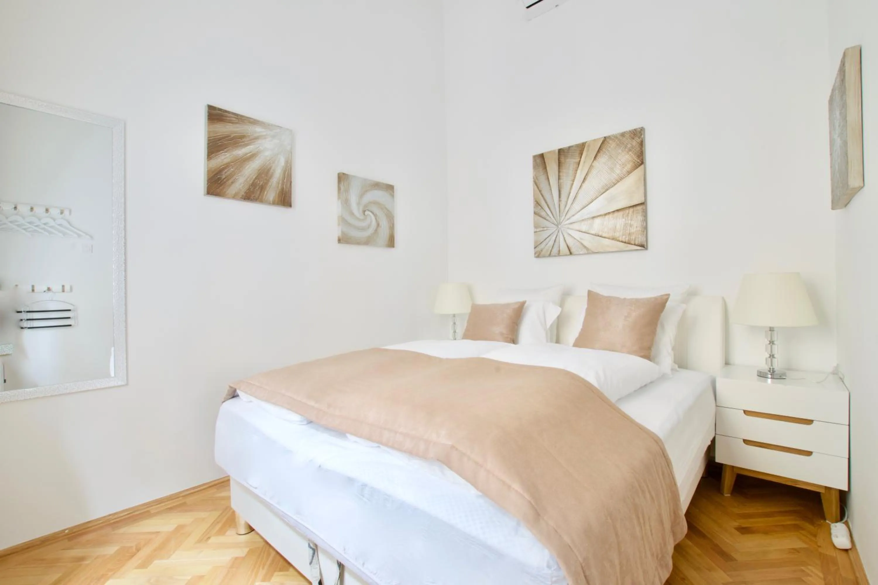 Bedroom, Bed in Luxury Apartment by Hi5 - Havas Street