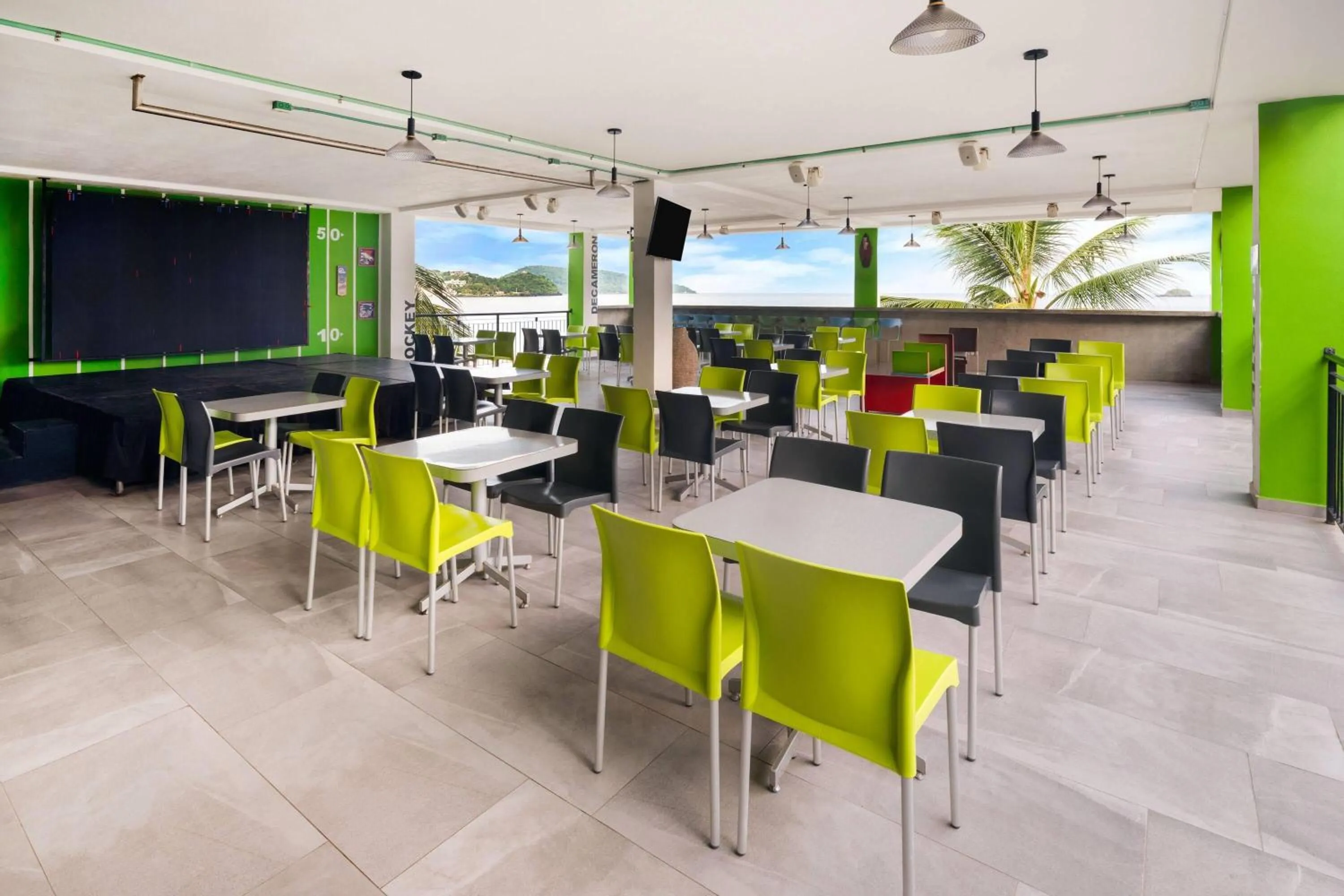 Lounge or bar in Decameron Isla Coral Guayabitos, Ramada All-Inclusive Resort