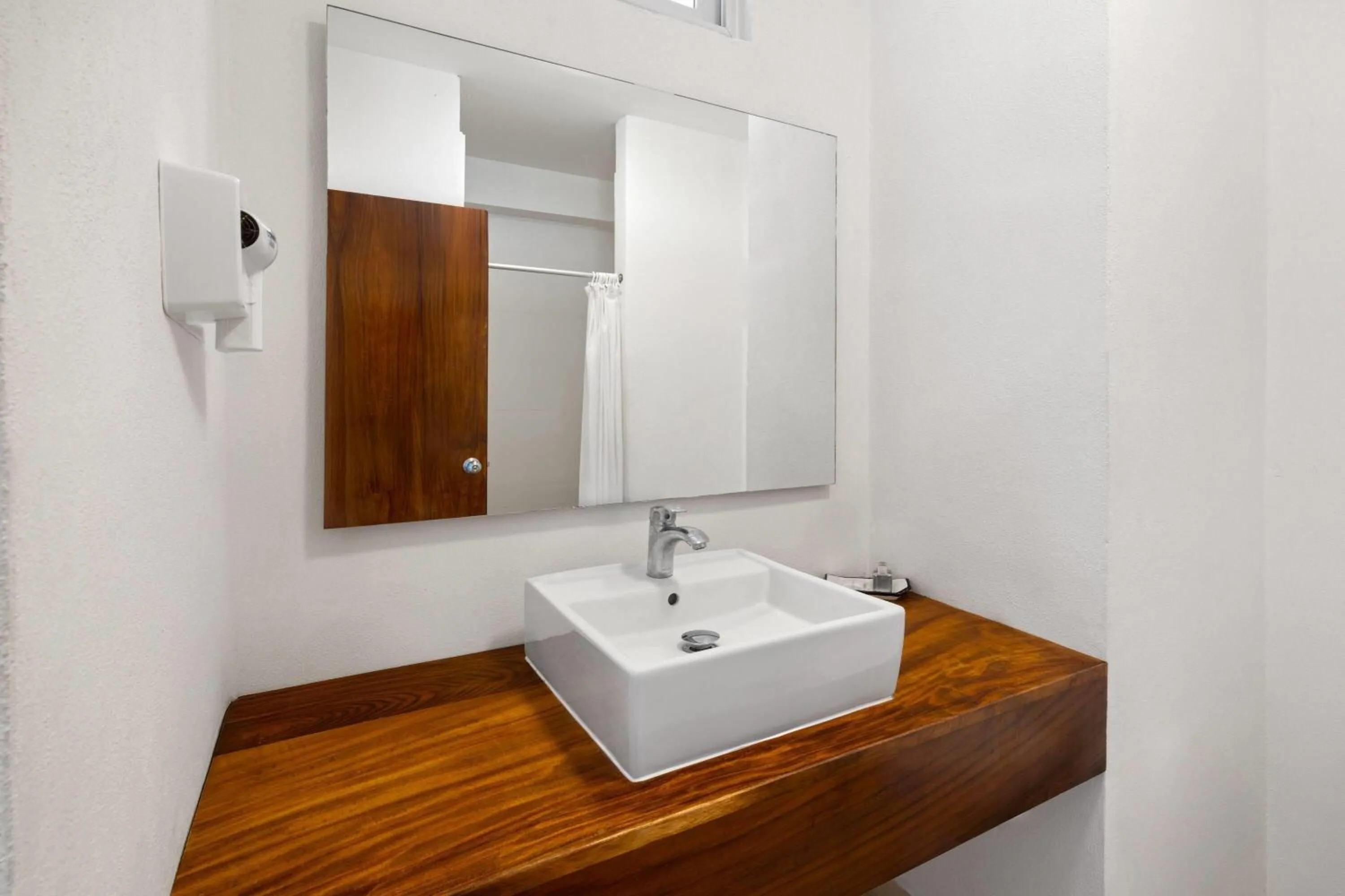 Bathroom in Decameron Isla Coral Guayabitos, Ramada All-Inclusive Resort