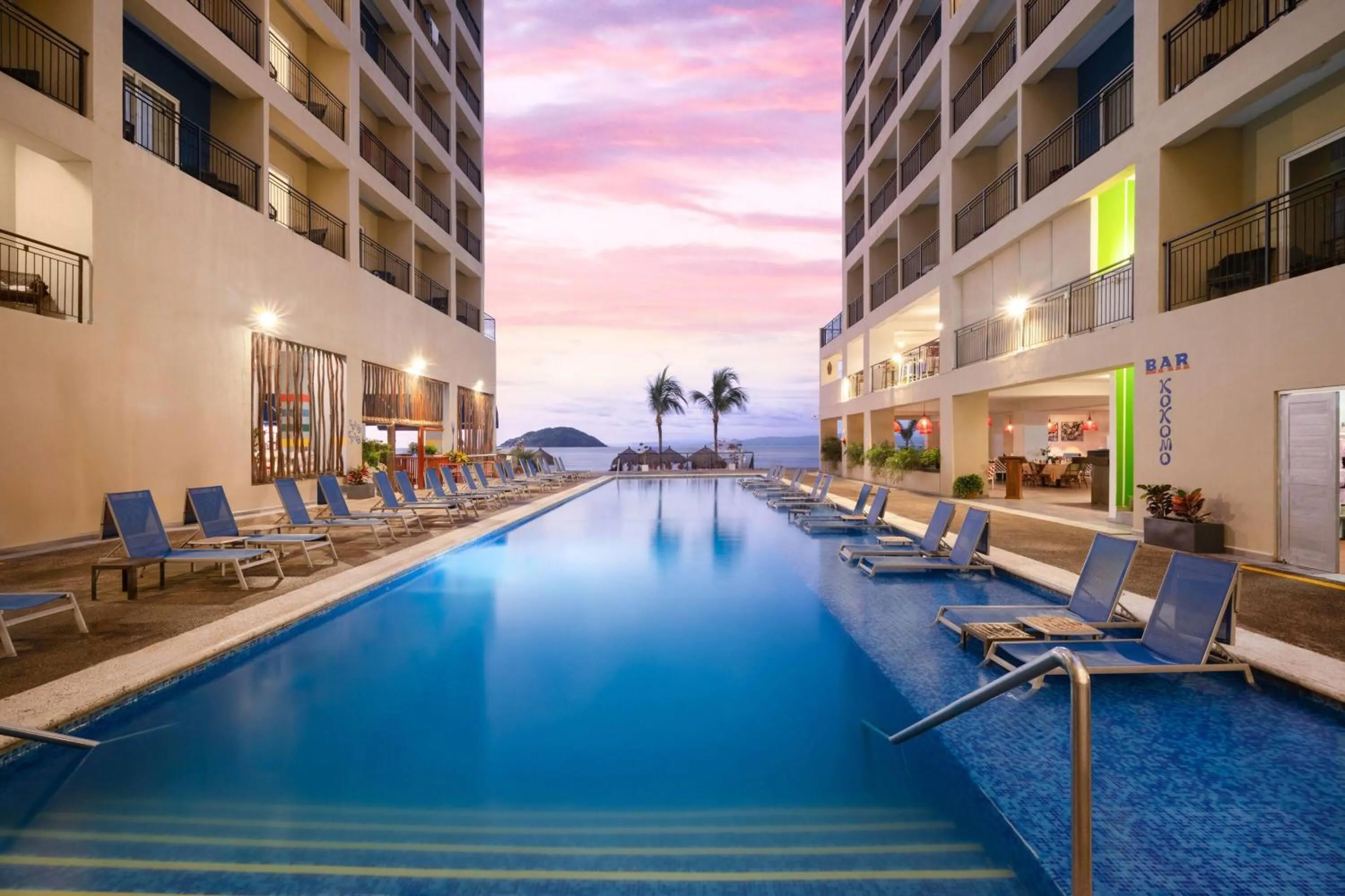 Swimming pool in Decameron La Marina Guayabitos, Ramada All-Inclusive Resort