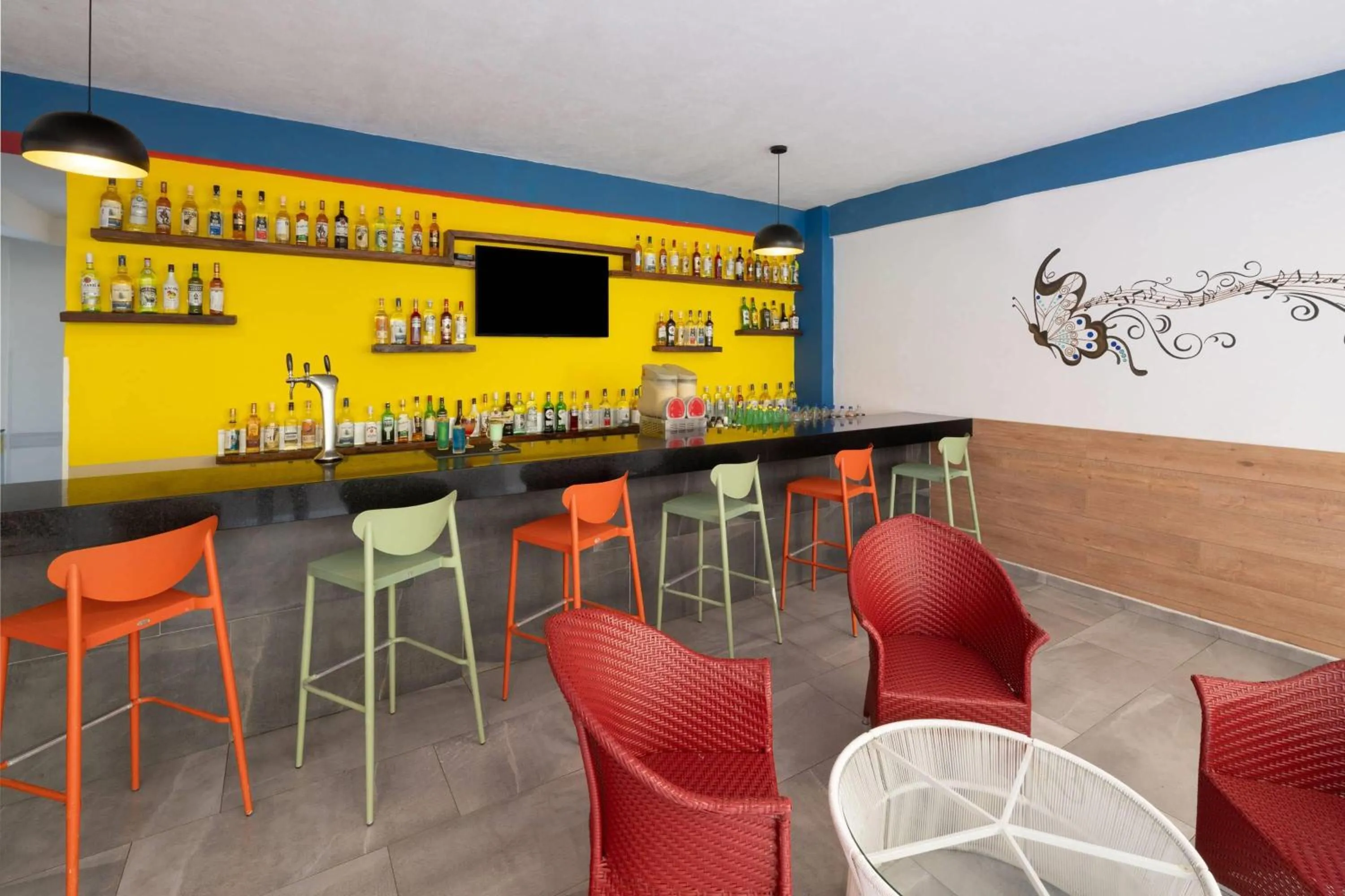 Swimming pool in Decameron La Marina Guayabitos, Ramada All-Inclusive Resort