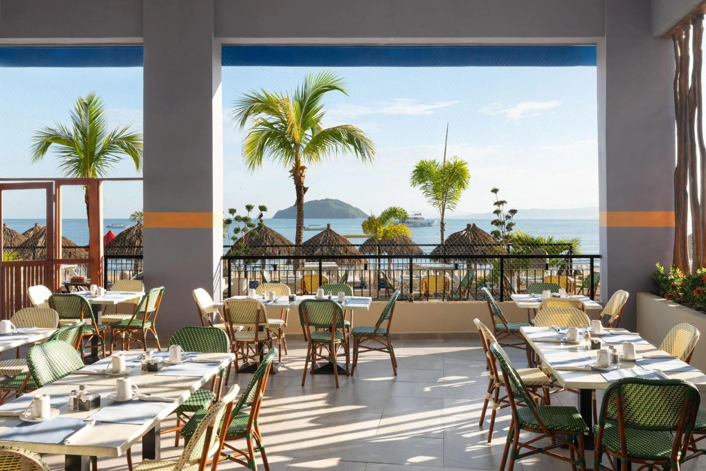 Restaurant/places to eat in Decameron La Marina Guayabitos, Ramada All-Inclusive Resort