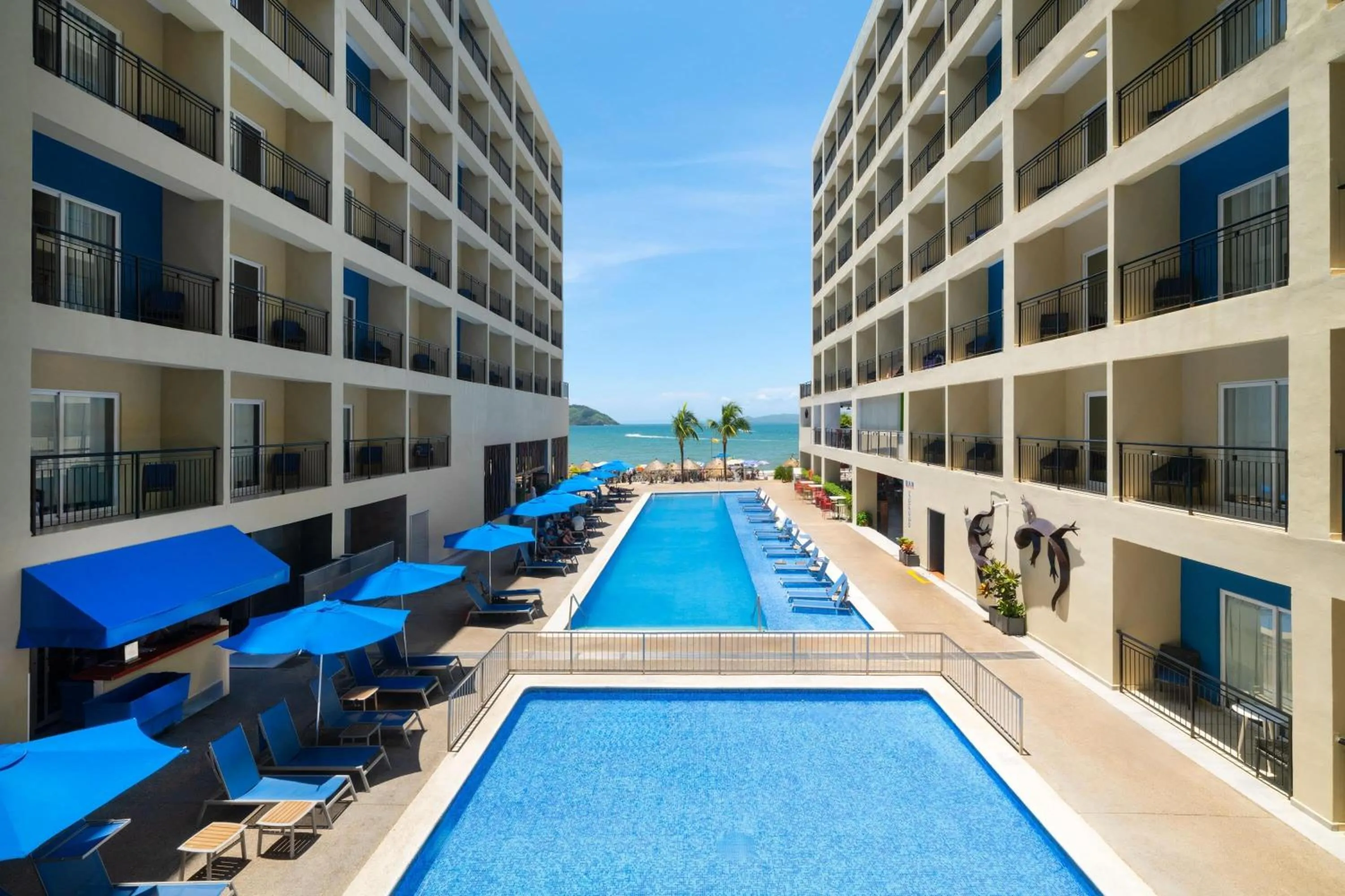 Swimming pool in Decameron La Marina Guayabitos, Ramada All-Inclusive Resort