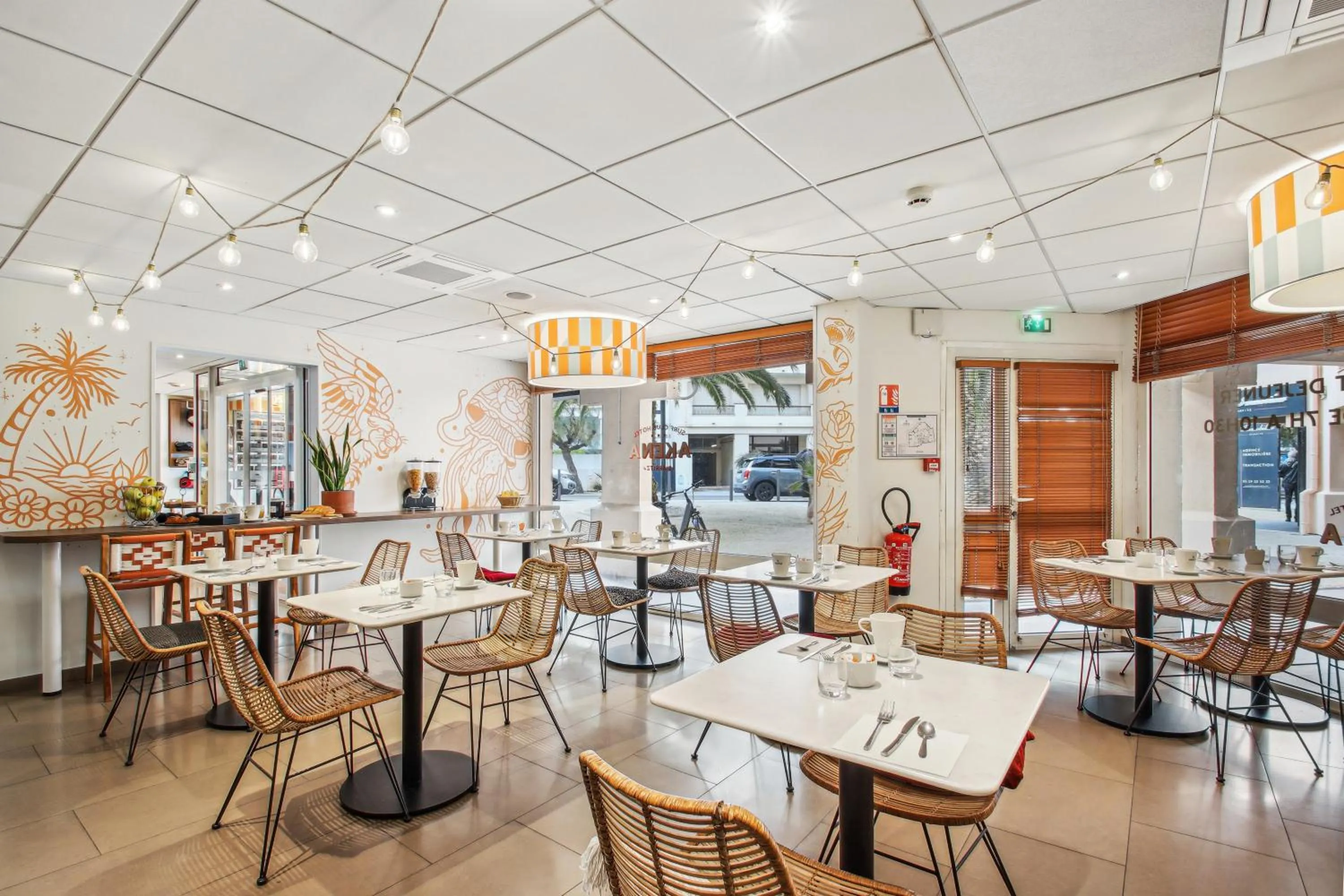 Breakfast in Hôtel AKENA Biarritz - Grande plage