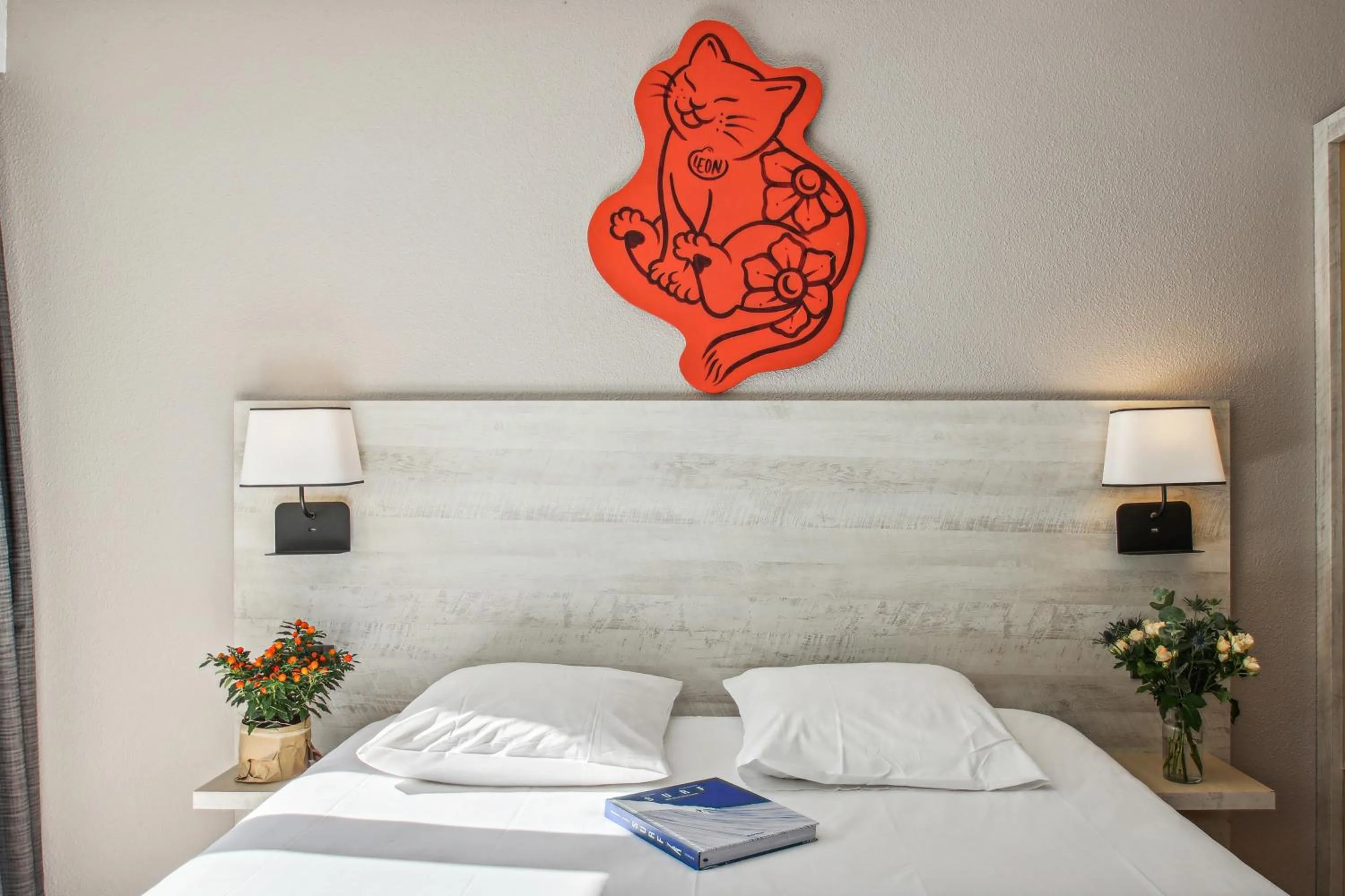 Bed in Hôtel AKENA Biarritz - Grande plage