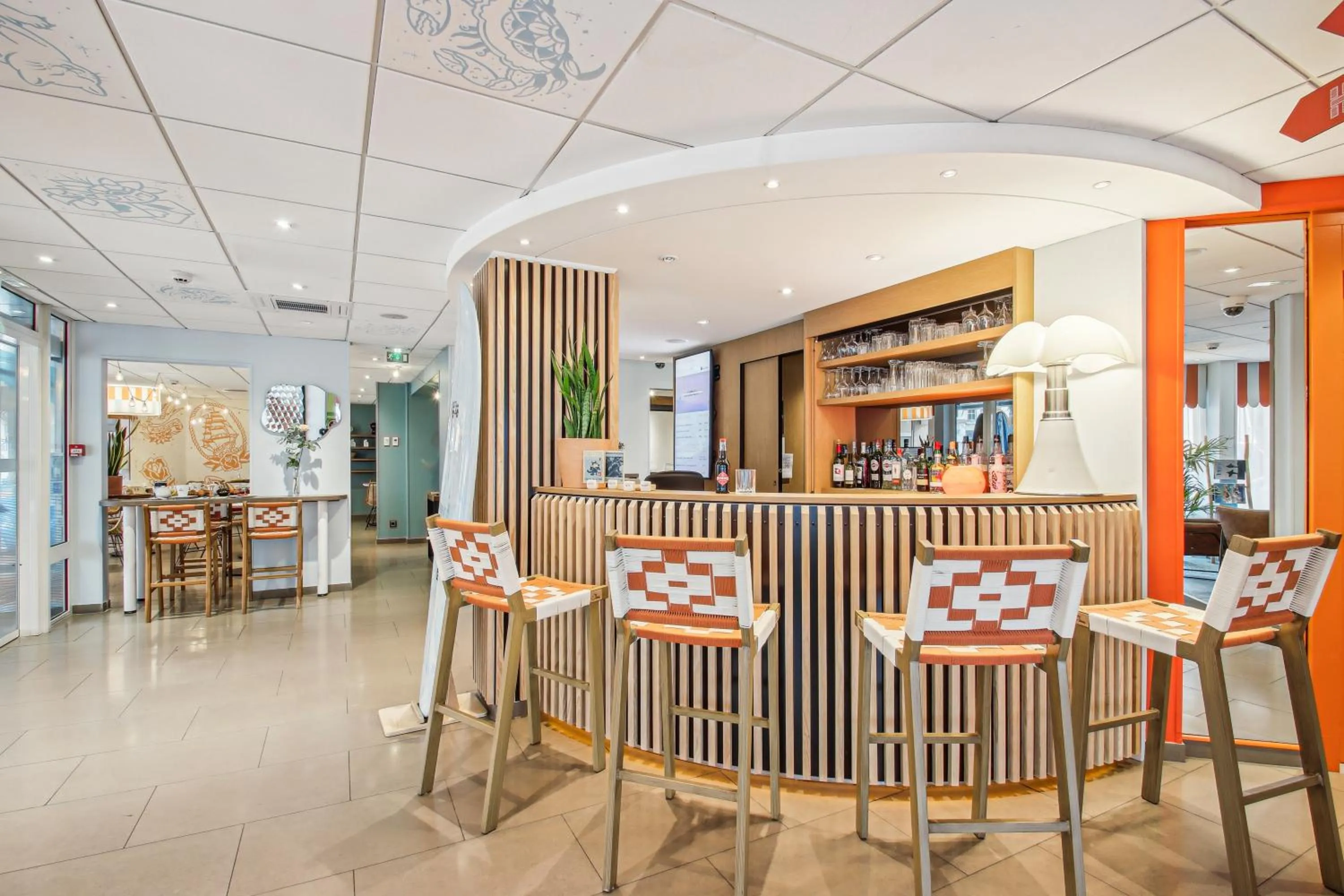 Lounge or bar in Hôtel AKENA Biarritz - Grande plage