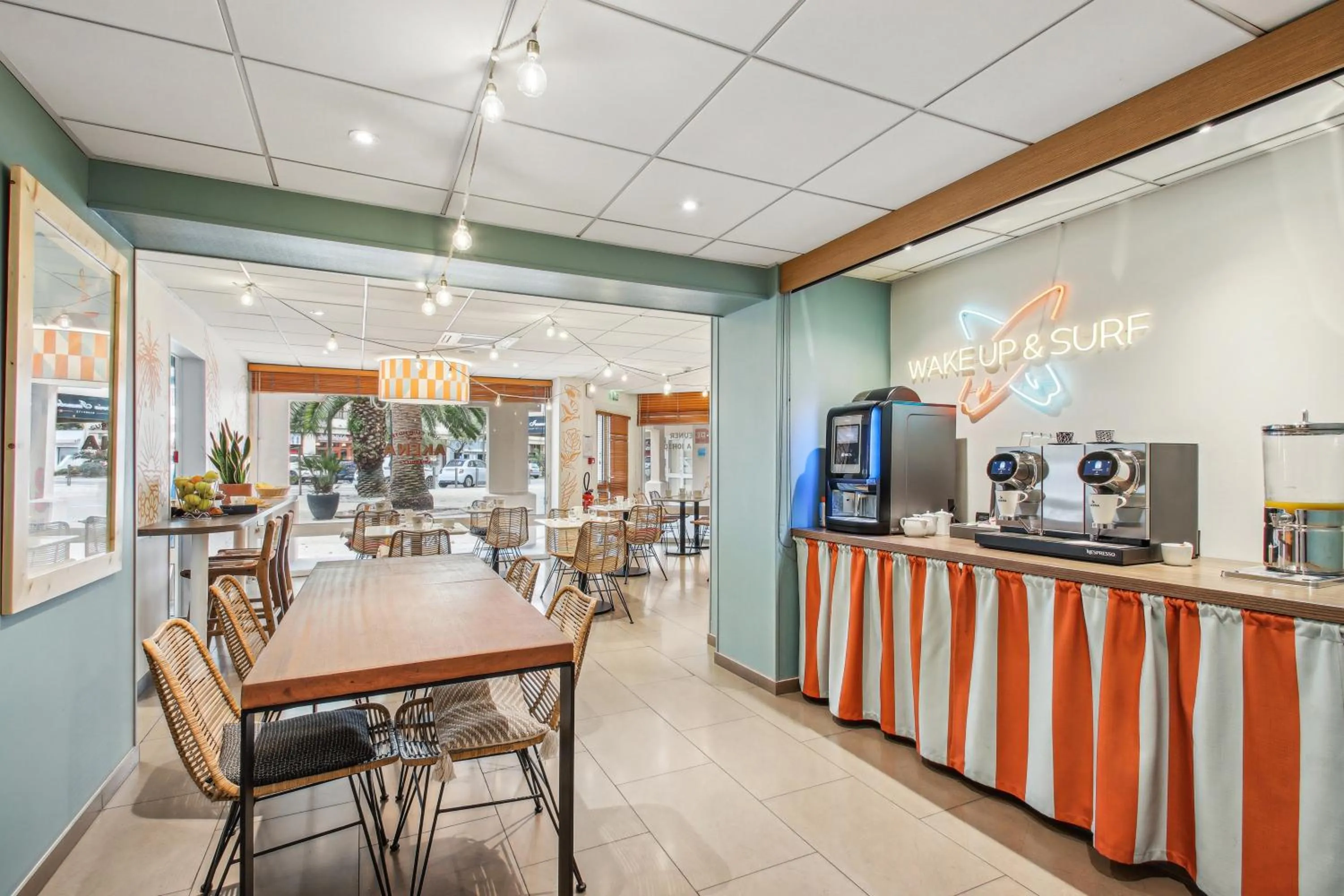 Breakfast in Hôtel AKENA Biarritz - Grande plage