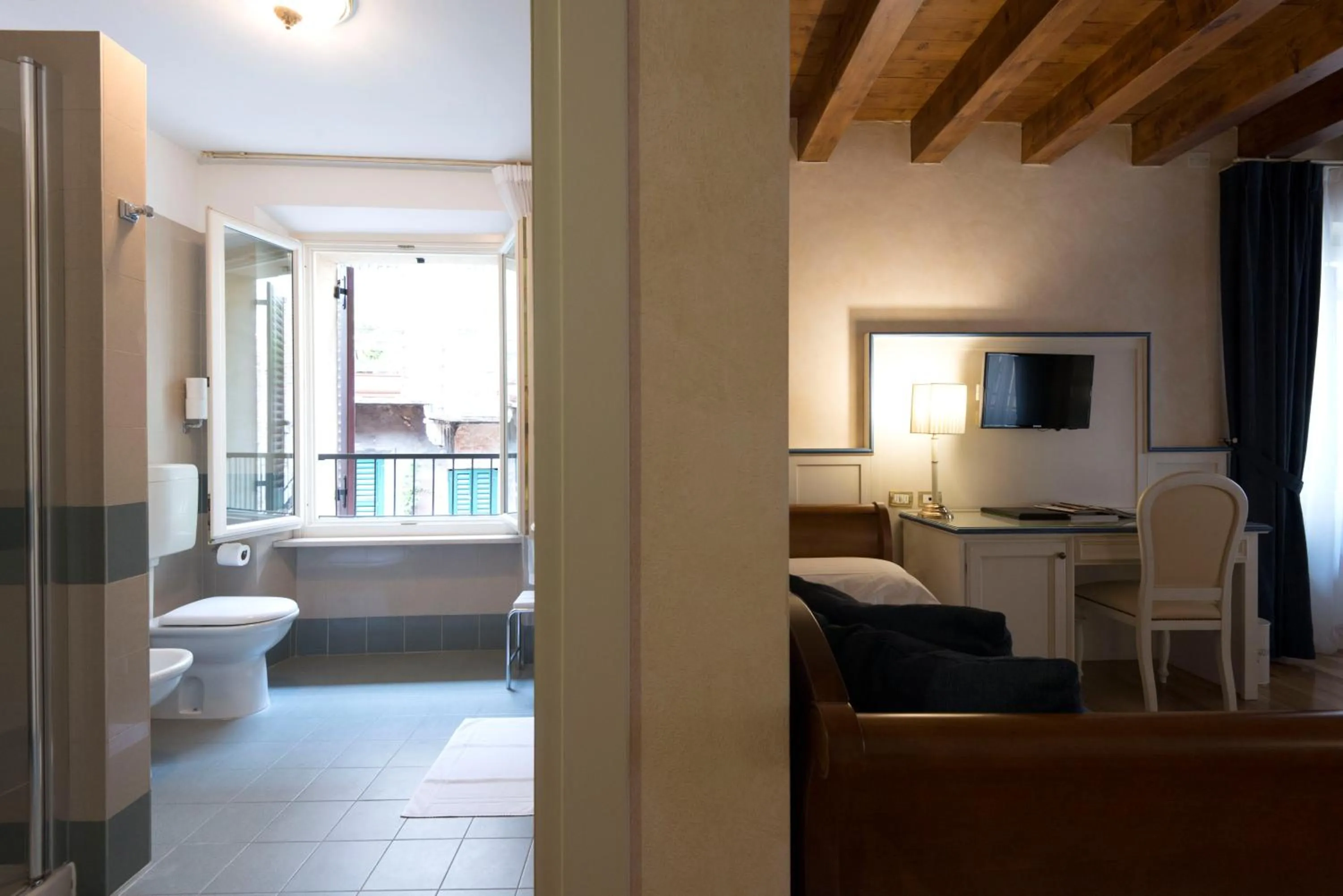 Bathroom, Bed in Albergo Mazzanti