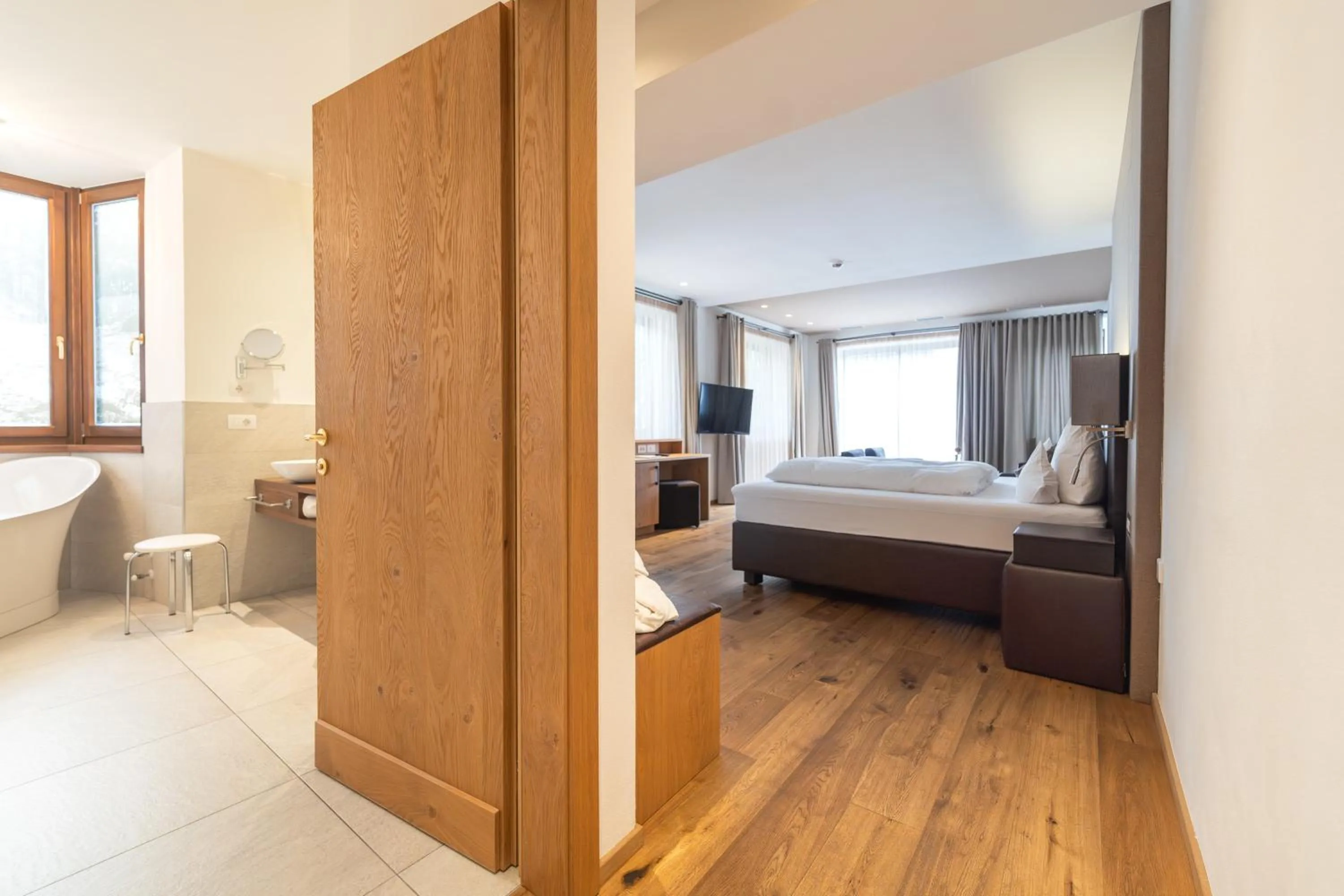 Bathroom, Bed in Hotel Schlosswirt