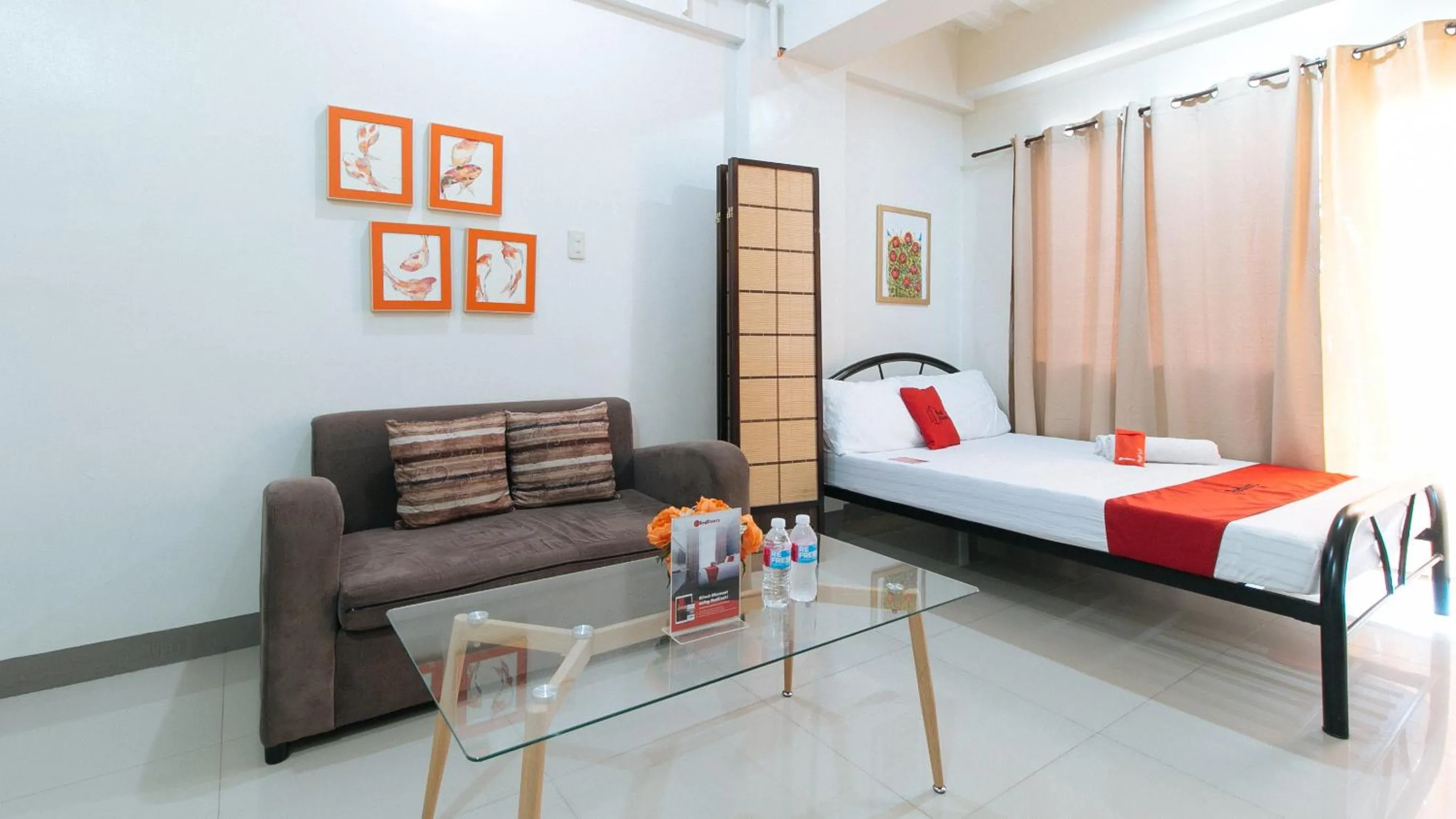 Photo of the whole room, Bed in RedDoorz at Kassel Residences Parañaque