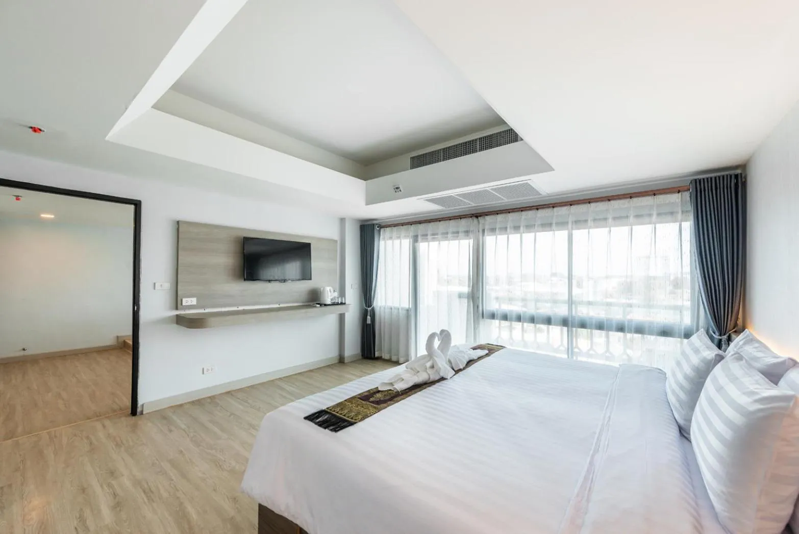 TV and multimedia in Mylin Holiday