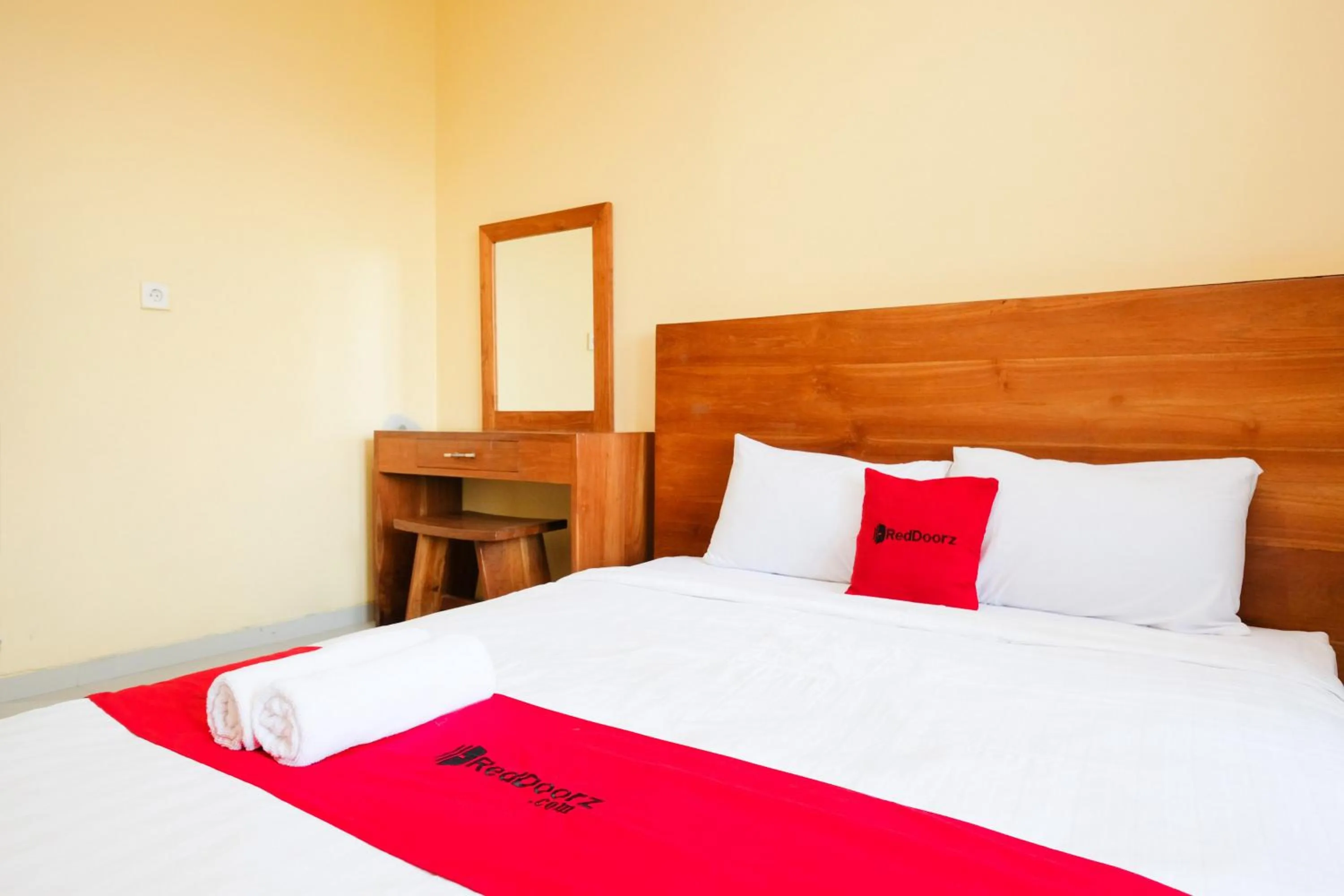 Bedroom, Bed in RedDoorz @ Kerta Dalem Sidakarya