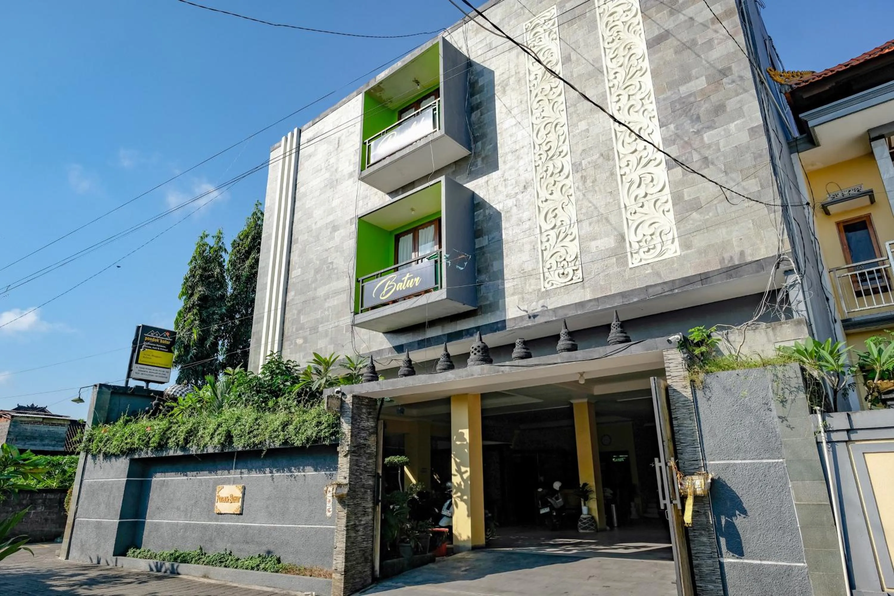Facade/entrance in RedDoorz @ Kerta Dalem Sidakarya