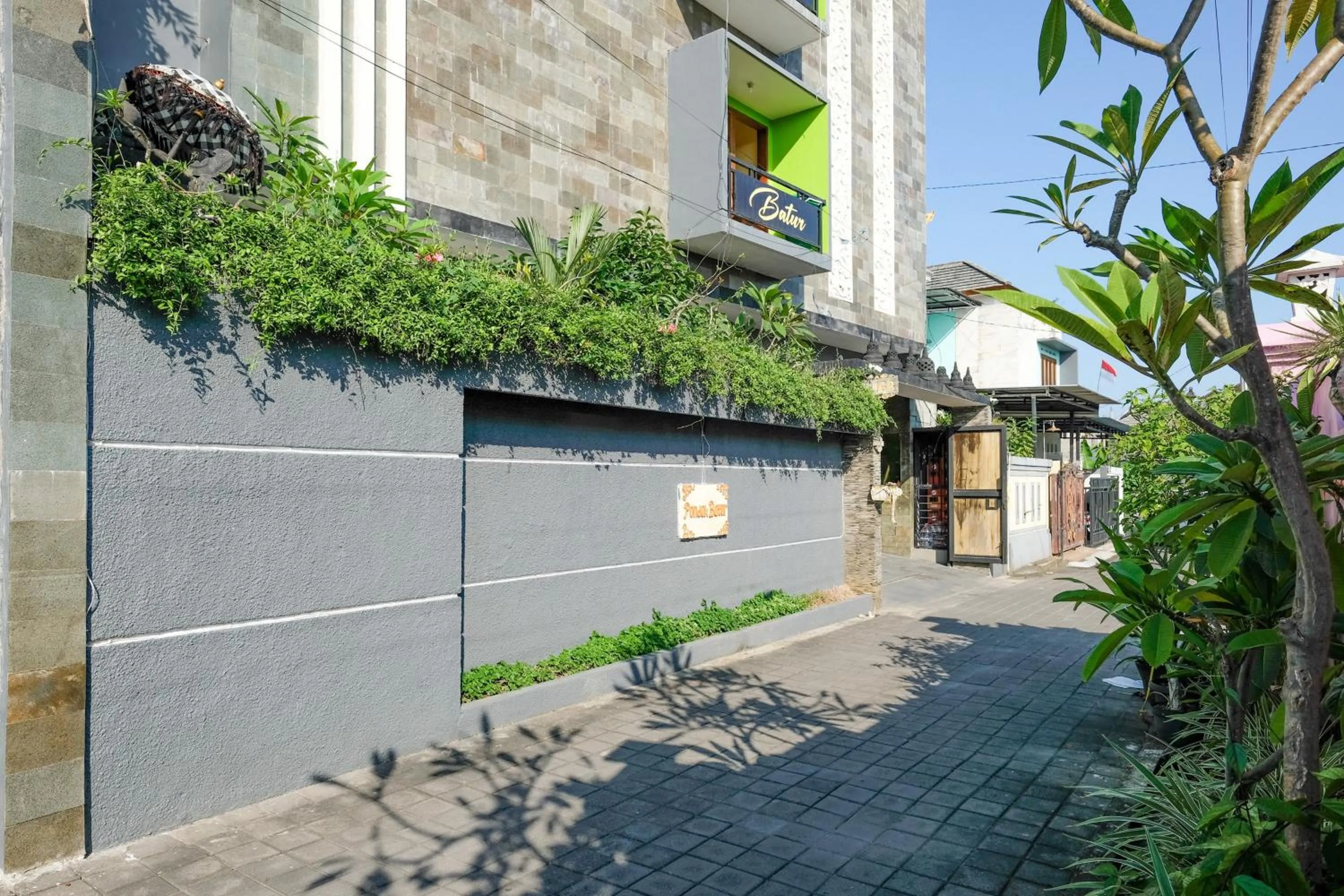 Facade/entrance in RedDoorz @ Kerta Dalem Sidakarya