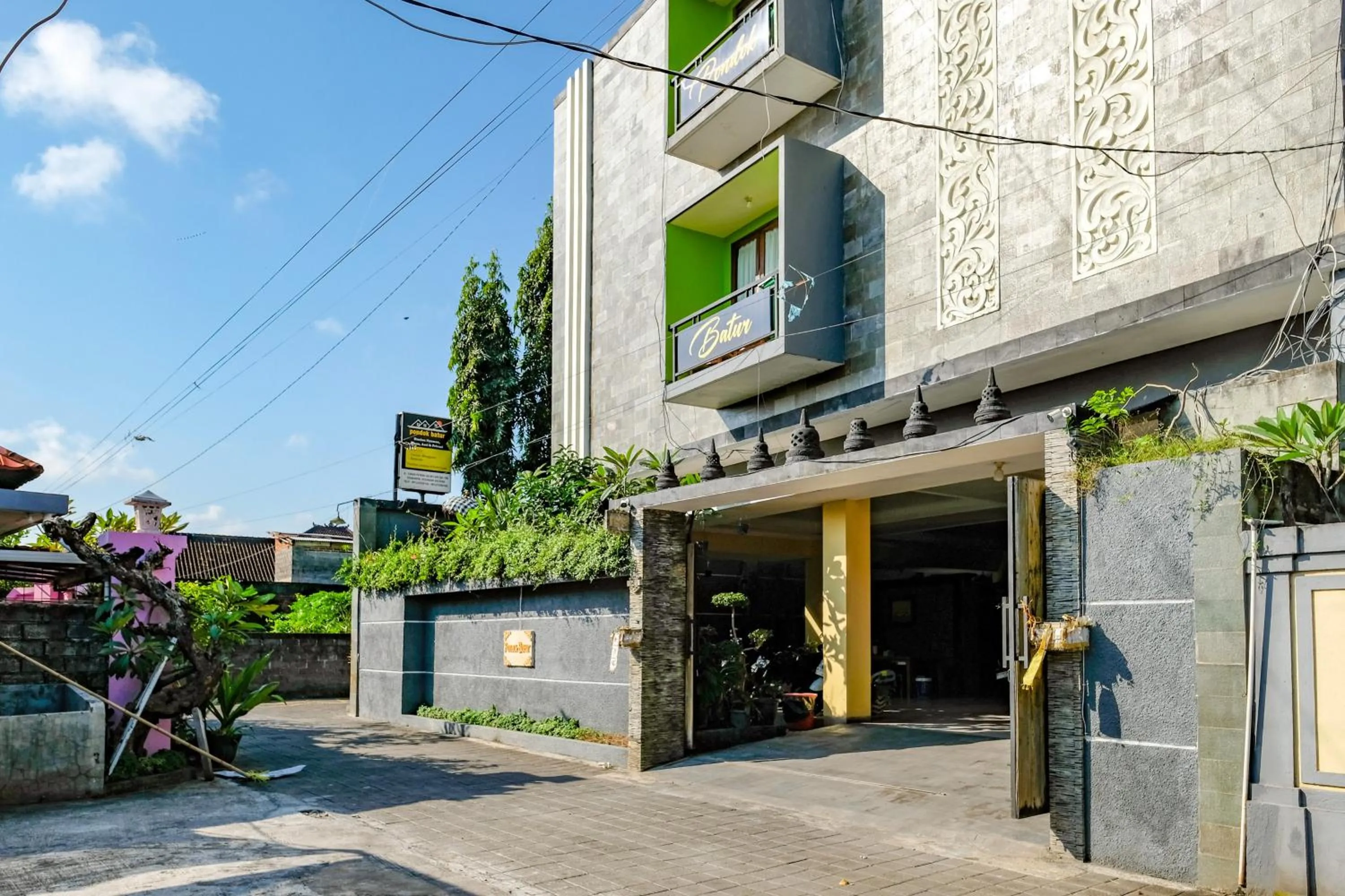 Facade/entrance in RedDoorz @ Kerta Dalem Sidakarya