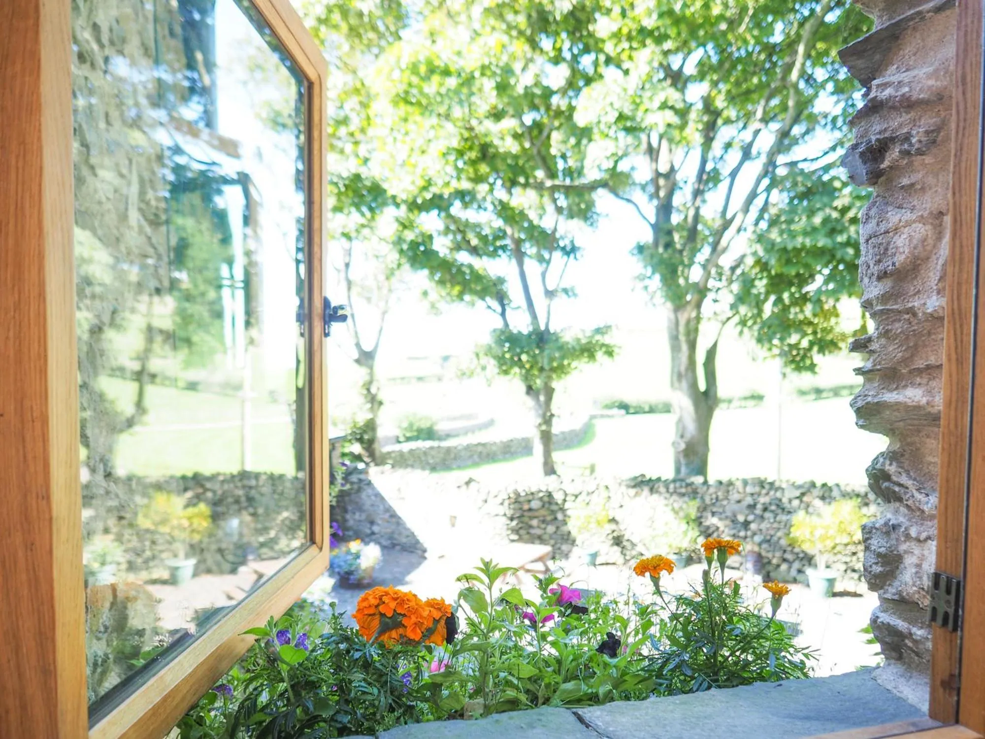 Inner courtyard view in The Wayside and Whisky Barn