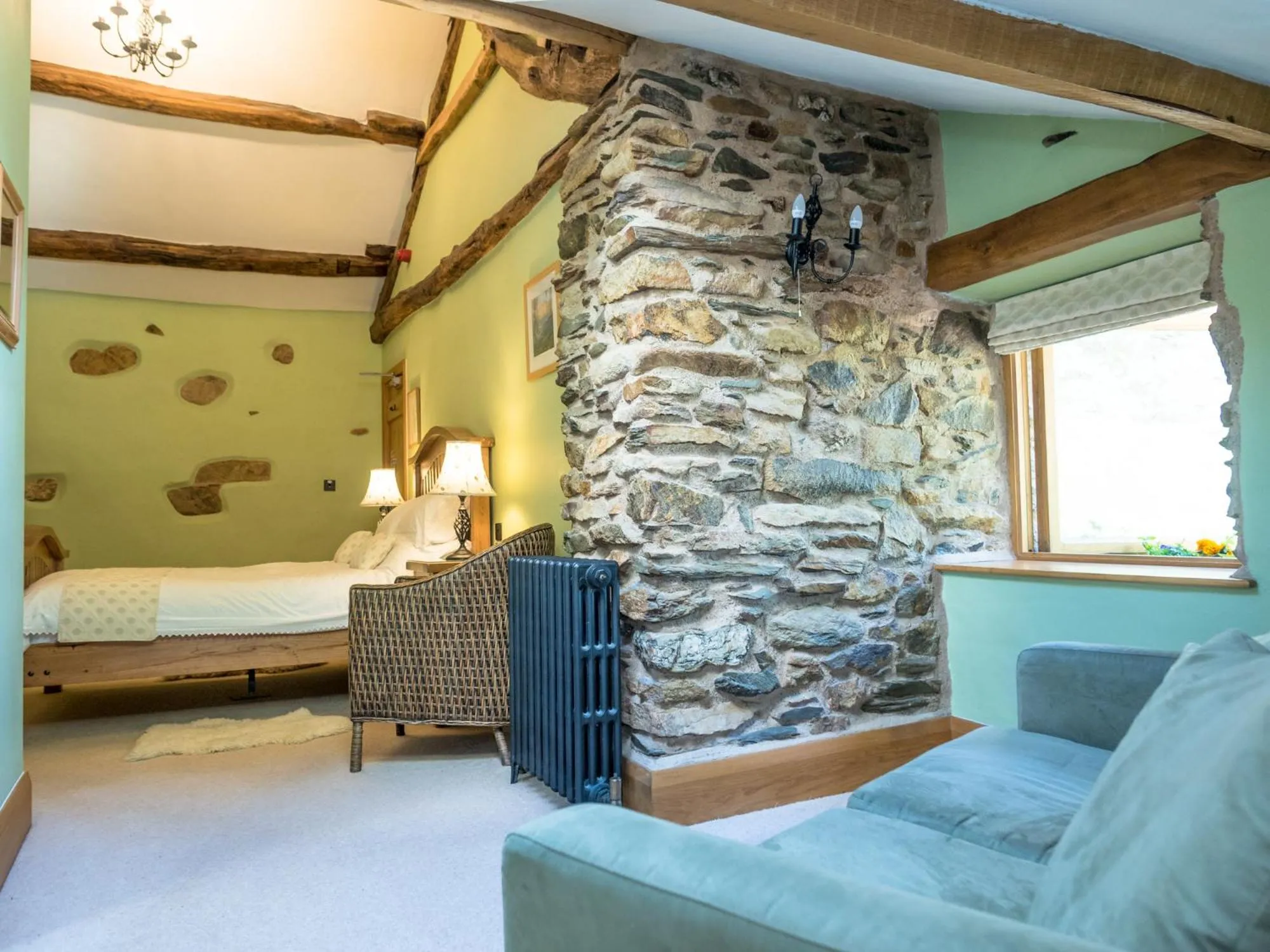 Seating area, Bed in The Wayside and Whisky Barn