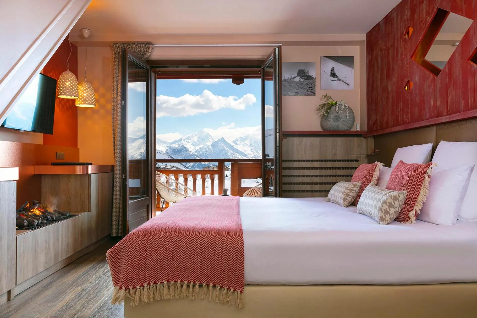 Photo of the whole room, Bed in Grandes Rousses Hotel & Spa