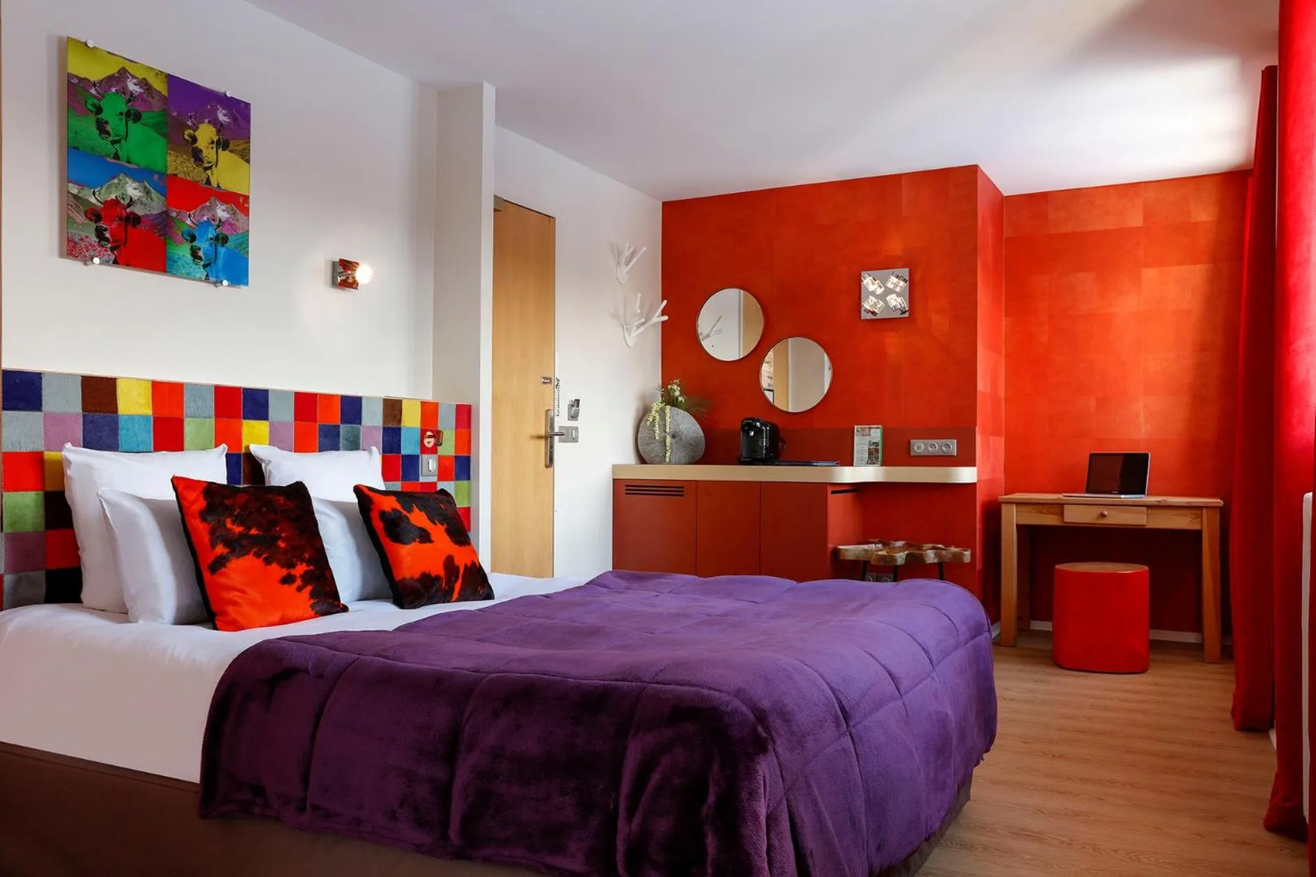 Photo of the whole room, Bed in Grandes Rousses Hotel & Spa