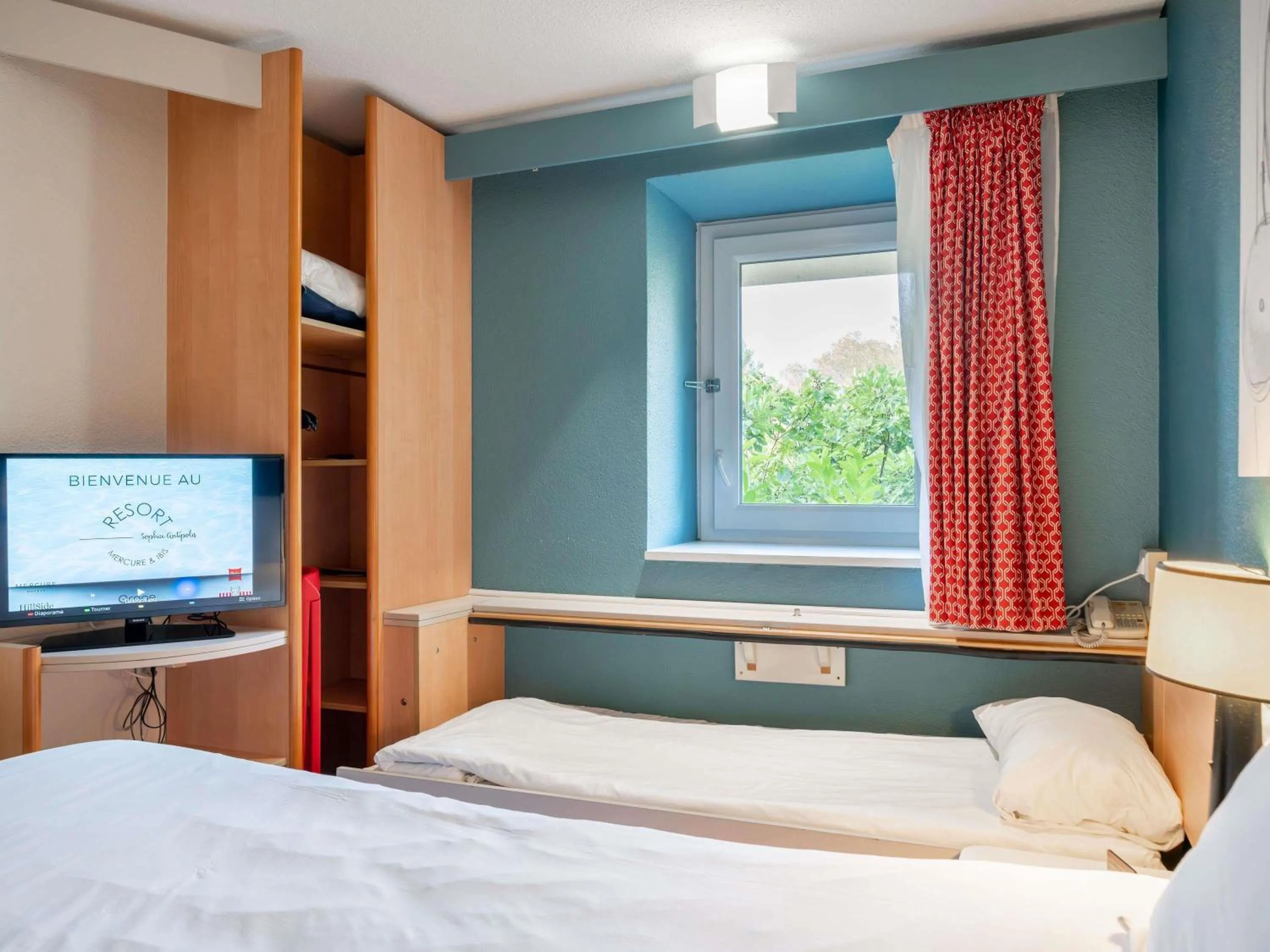 Bedroom, Bed in ibis Antibes Sophia-Antipolis