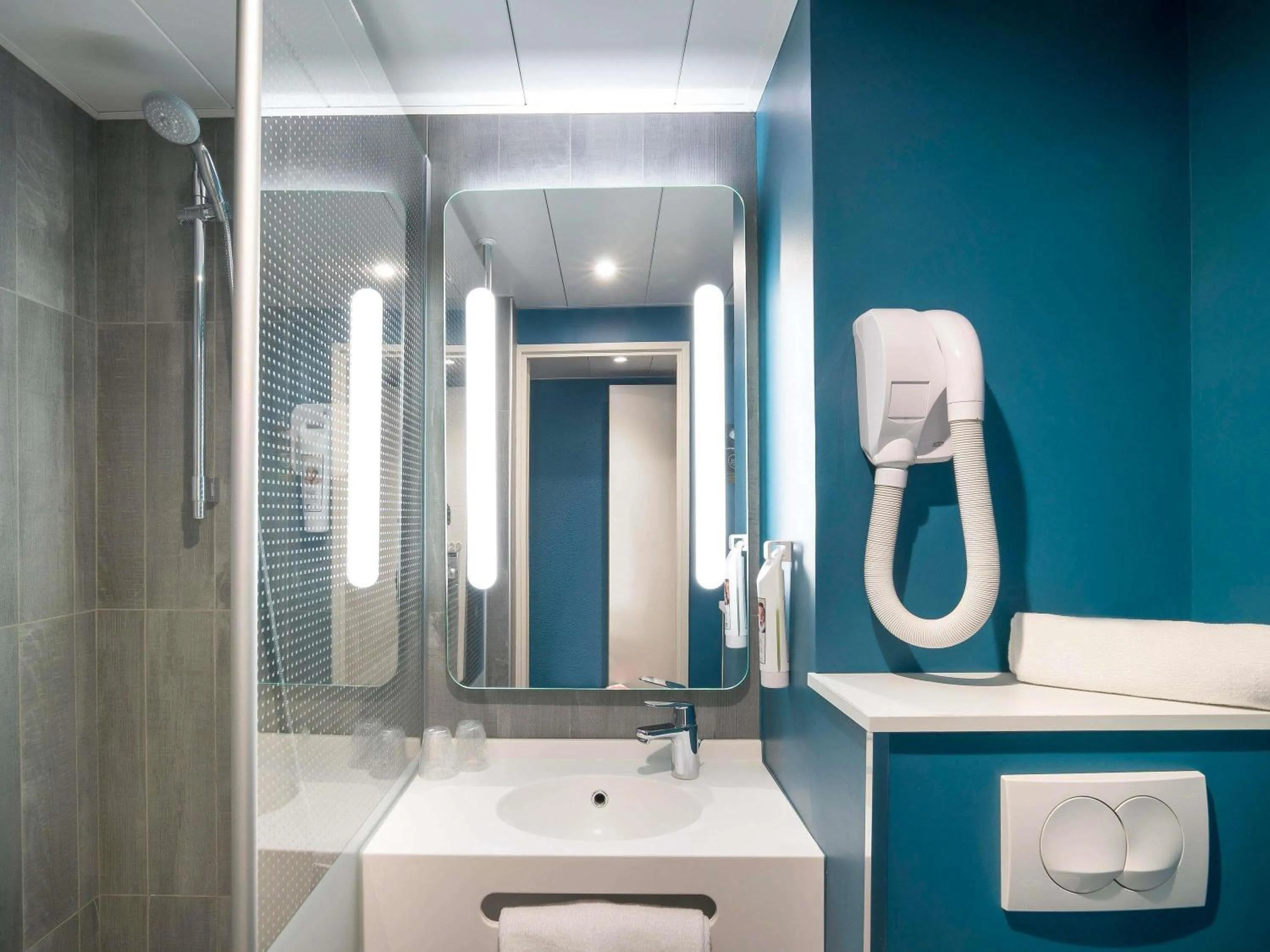 Bedroom in ibis Antibes Sophia-Antipolis